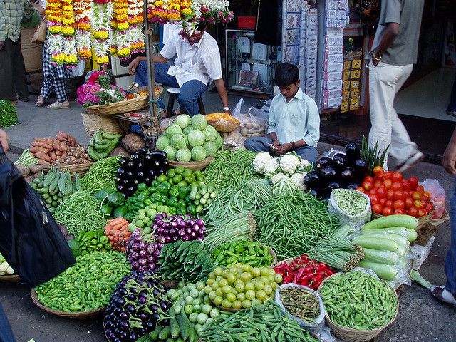 Avinash_Aiyer's tweet photo. Shortage in supply &amp; unpredictable weather conditions are reasons for high vegetable prices across the country. 

#Savesoil to reverse this. Let's make it happen! 

@cpsavesoil @ishafoundation 

@raam_s13 @SuriBab72761359 @rakeshgl @sini008 https://t.co/R2gB2RuXTh