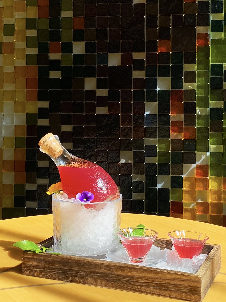 MO_PUDONG's tweet image. 【Top Six Things to Do at MOPUD After Lockdown】No. 1: Take a sip on the special cocktail “Lucky Bayberry”, which is filled with auspicious wishes, as the pronunciation of Chinese Bayberry (Yáng Méi) is the same as the one meaning "no more positive case".#afterlockdown