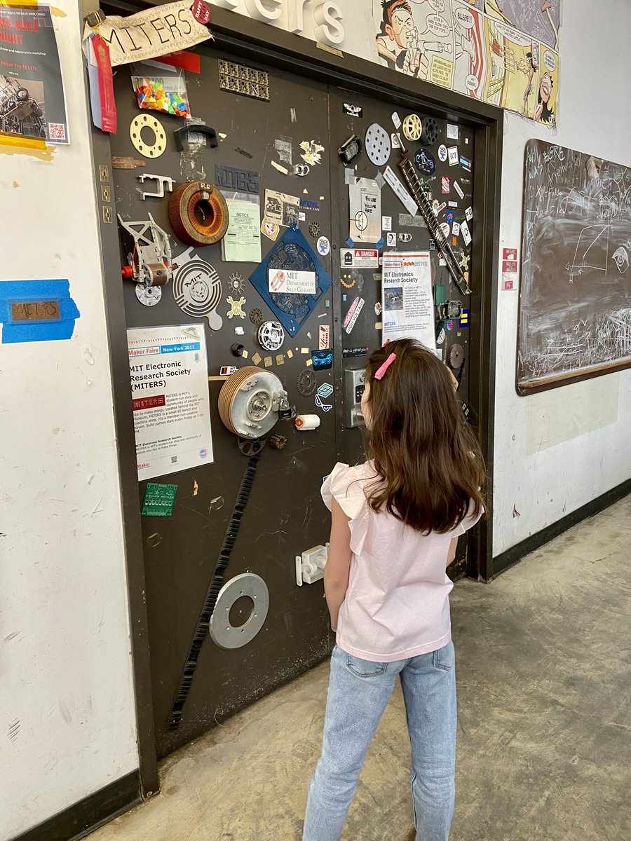 Zena_Sfeir's tweet photo. #MITERS or the #makers of tomorrow ! Teach them young #mitlab https://t.co/rkJjBo8Iqu