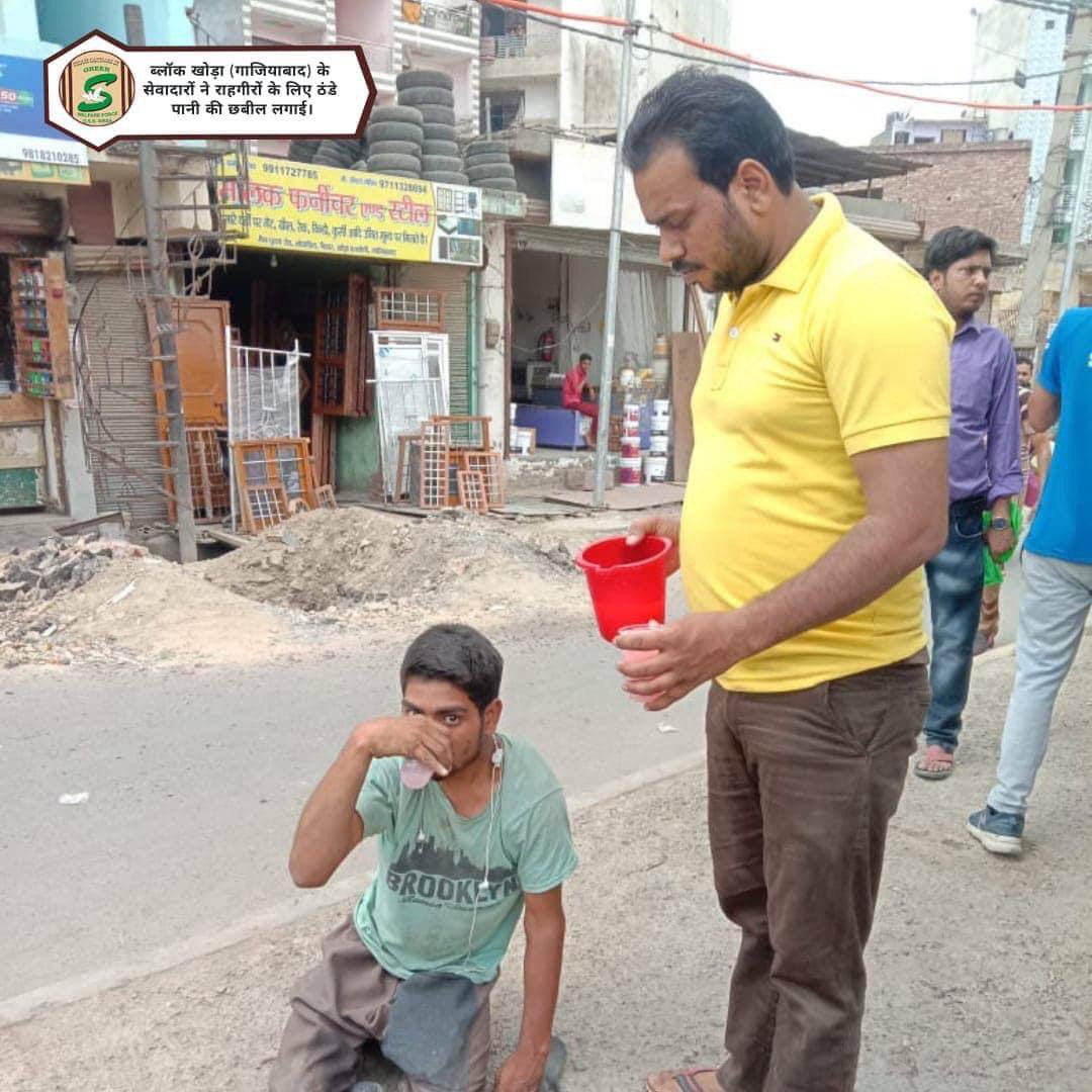 इस भीषण गर्मी में राहगीरों के लिए ठंडे पानी के पयाऊ लगवा कर #WaterFacility डेरा सच सौदा के अनुयायी वरदान साबित हो रहे हैं  #BeatTheHeat ओर यह प्रेरणा सेंट.<a href="/Gurmeetramrahim/">Dr.GURMEET RAM RAHIM</a> जी द्वारा दी गई है जिनकी  वजहसे वो हर वक्त हर किसी की मदद को तत्पर रहते हैं