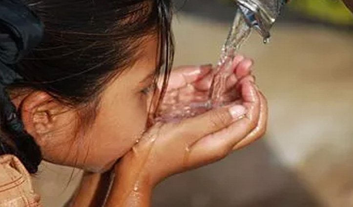 Saahi34633151's tweet photo. In this scorching heat, people feel very thirsty and people need water a lot, so while arranging cold #WaterFacility, Dera Sacha Sauda followers are doing this work with the inspiration of Saint Gurmeet Ram Rahim ji.
#BeatTheHeat https://t.co/BFVaieLbQK