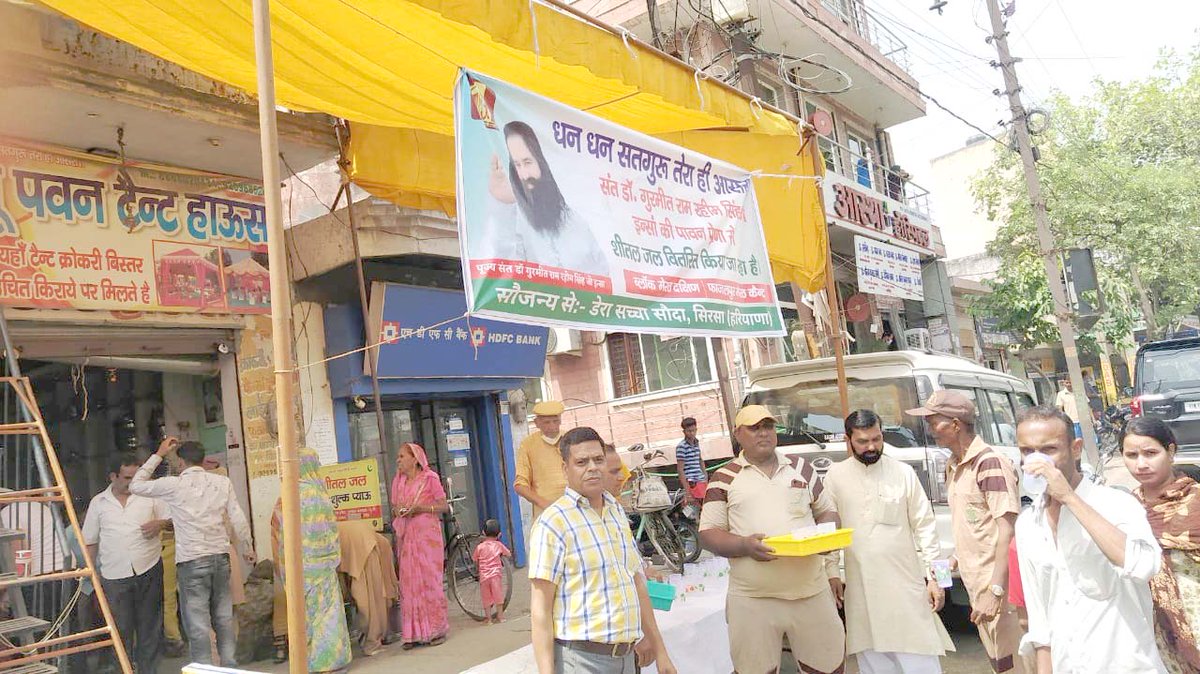 Saahi34633151's tweet photo. In this scorching heat, people feel very thirsty and people need water a lot, so while arranging cold #WaterFacility, Dera Sacha Sauda followers are doing this work with the inspiration of Saint Gurmeet Ram Rahim ji.
#BeatTheHeat https://t.co/BFVaieLbQK