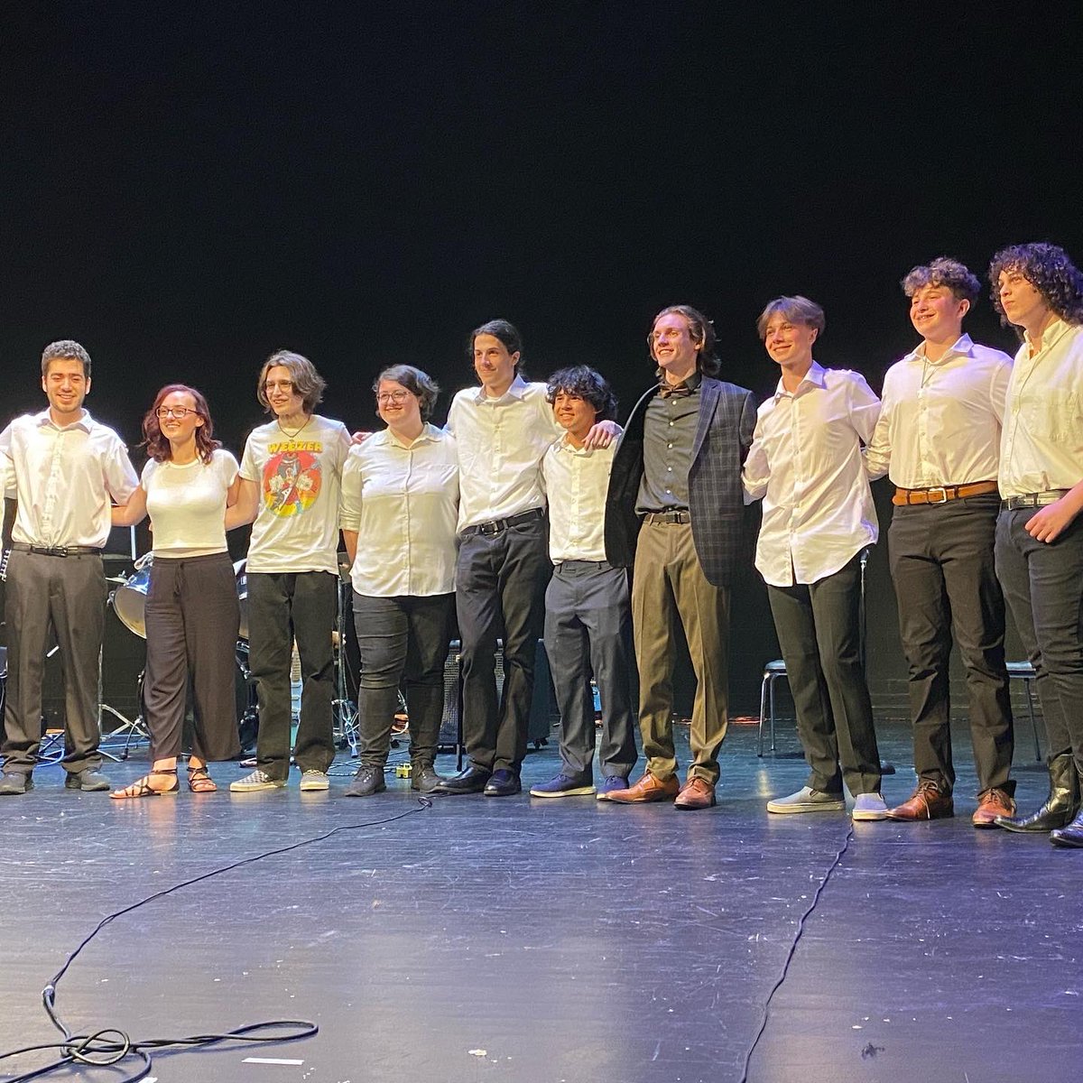 shinyhappymommy's tweet image. An amazing night of choral and guitar music @ Wyoming Area School District! #musicinourschools #springconcert2022 #mrhuntingtonsguitarensemble #wyomingareawarriors