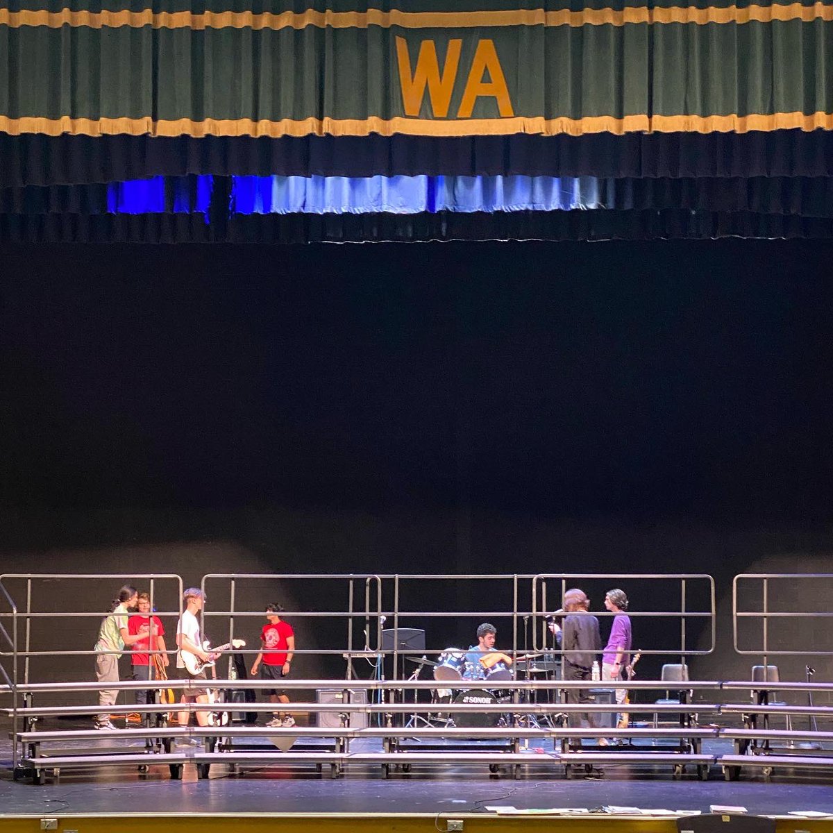 shinyhappymommy's tweet image. An amazing night of choral and guitar music @ Wyoming Area School District! #musicinourschools #springconcert2022 #mrhuntingtonsguitarensemble #wyomingareawarriors