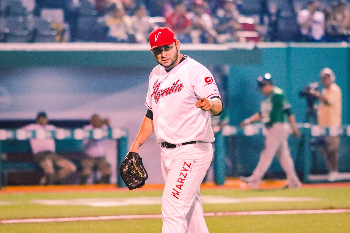elaguilabeisbol's tweet photo. Buen relevo de Arturo Barradas. 👏

Trabajó una entrada y apagó el fuego. 👨‍🚒

Viene Yapson Gómez por un salvamento más. 🇻🇪

#ElVueloDelAV 🅰️✌️ https://t.co/Ayq8aSjc8q