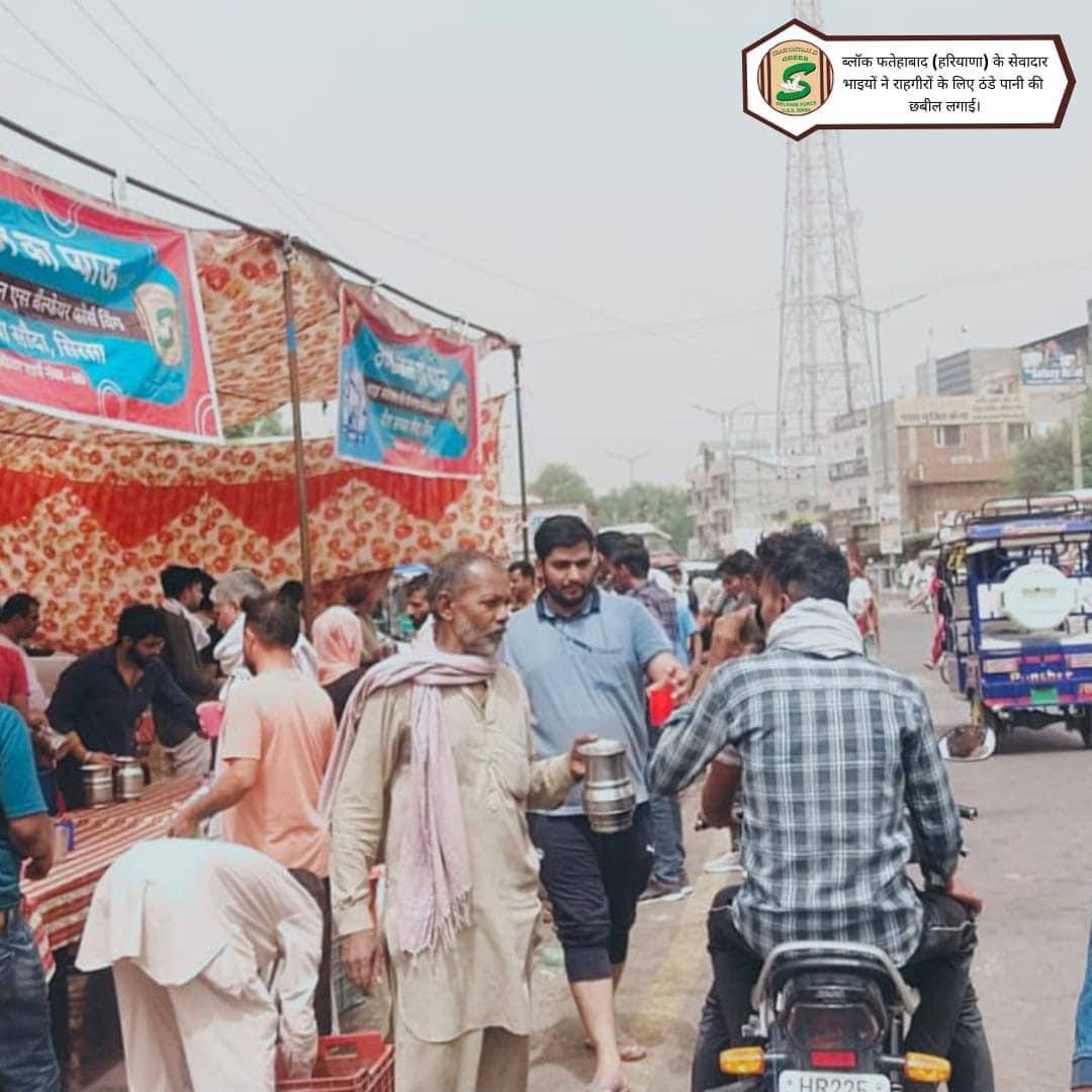 This is really appreciable,works done by <a href="/DSSNewsUpdates/">Dera Sacha Sauda</a> volunteers to #BeatTheHeat by providing sweet #WaterFacility on roadside,railway stations &amp;everywhere. A great initiative taught by St.<a href="/Gurmeetramrahim/">Dr.GURMEET RAM RAHIM</a> to overcome  heatwaves these days where summers are at peak.