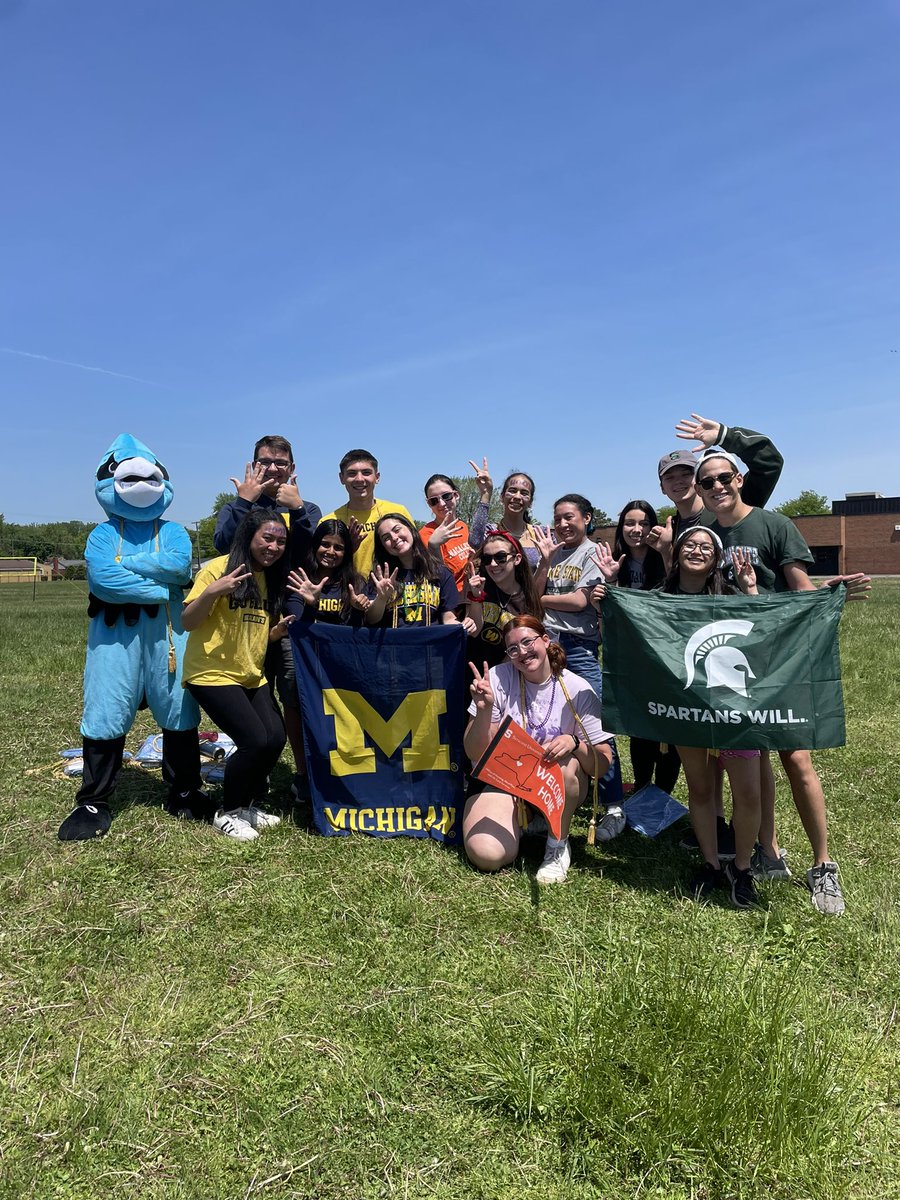 MommaWillson's tweet image. Congratulations Wordle World. 💕Momma Willson loves you.💕#ucs22 #glkuais #uaisseniors