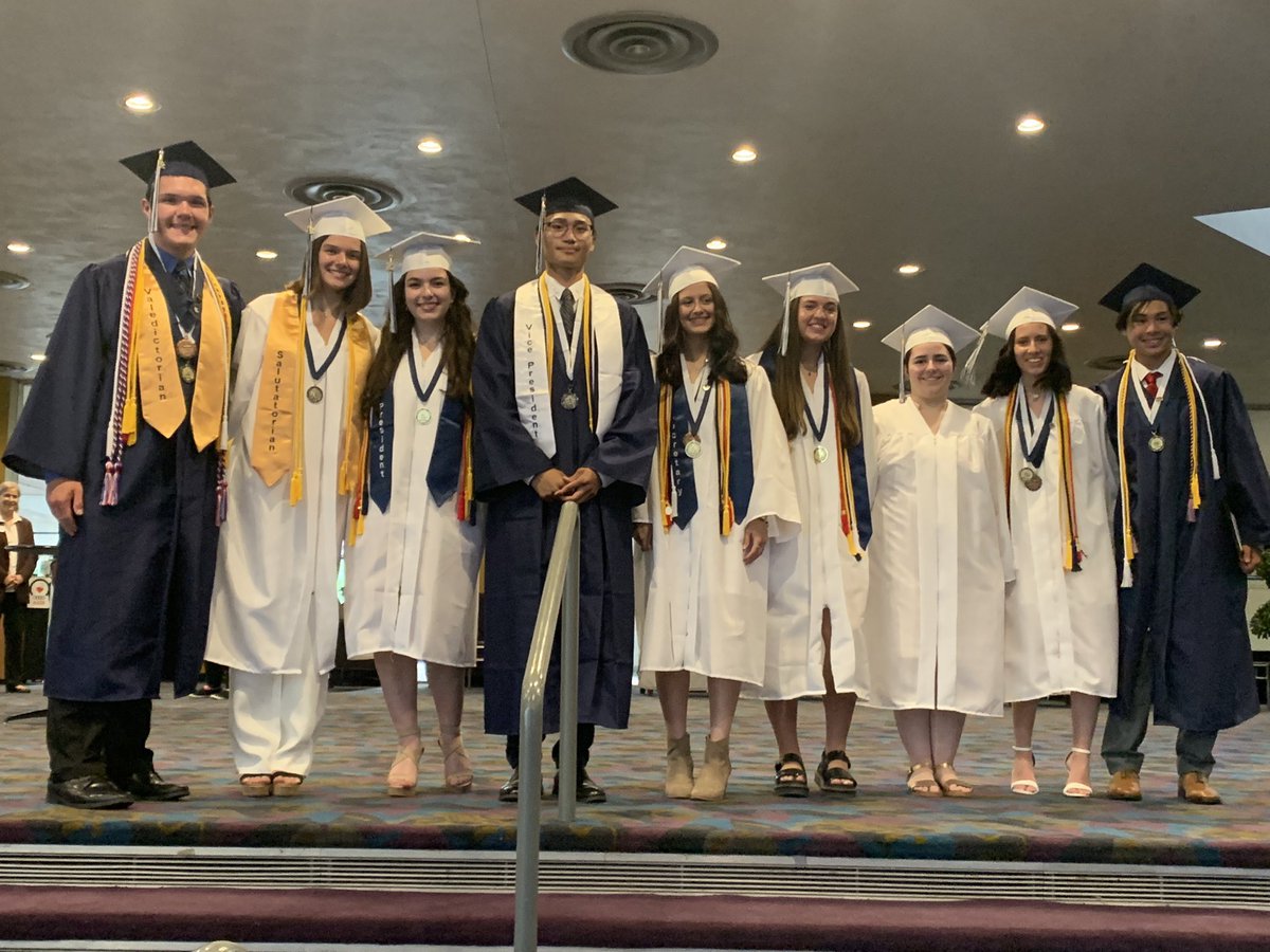CONGRATULATIONS Class of 2022! You DID it! 🎉🎓 This is an AMAZING group of young adults! Best of Luck in your future successes! We 💙YOU!