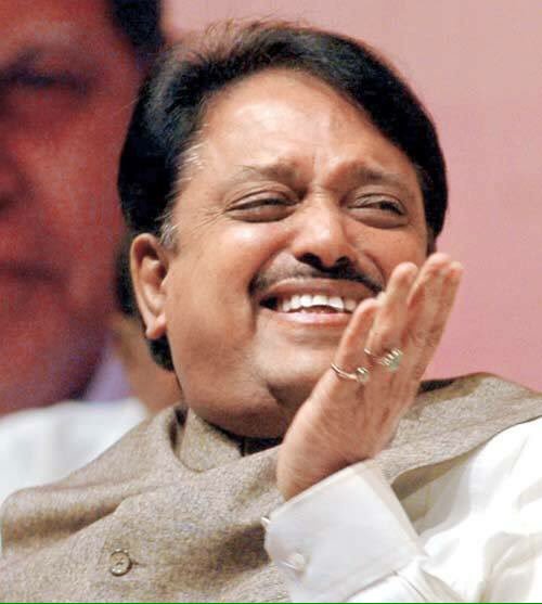 राजकारणातील एक दिलखुलास, उमदे, अनुभवी, कुशल प्रशासक व्यक्तिमत्त्व अशी ओळख असलेले राज्याचे माजी मुख्यमंत्री व माजी केंद्रीय मंत्री आदरणीय विलासरावजी देशमुख साहेब यांच्या जयंतीनिमित्त विनम्र अभिवादन..!