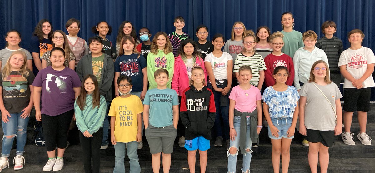 CarolynRoss22's tweet photo. Thank you to the 21-22 Rasco Rhythm @GradyRasco for another wonderful year! I have been blessed to direct this choir for over 20 years! #AlwaysSinging #BISDPride #BISDFamily https://t.co/ToMU2s4dNM