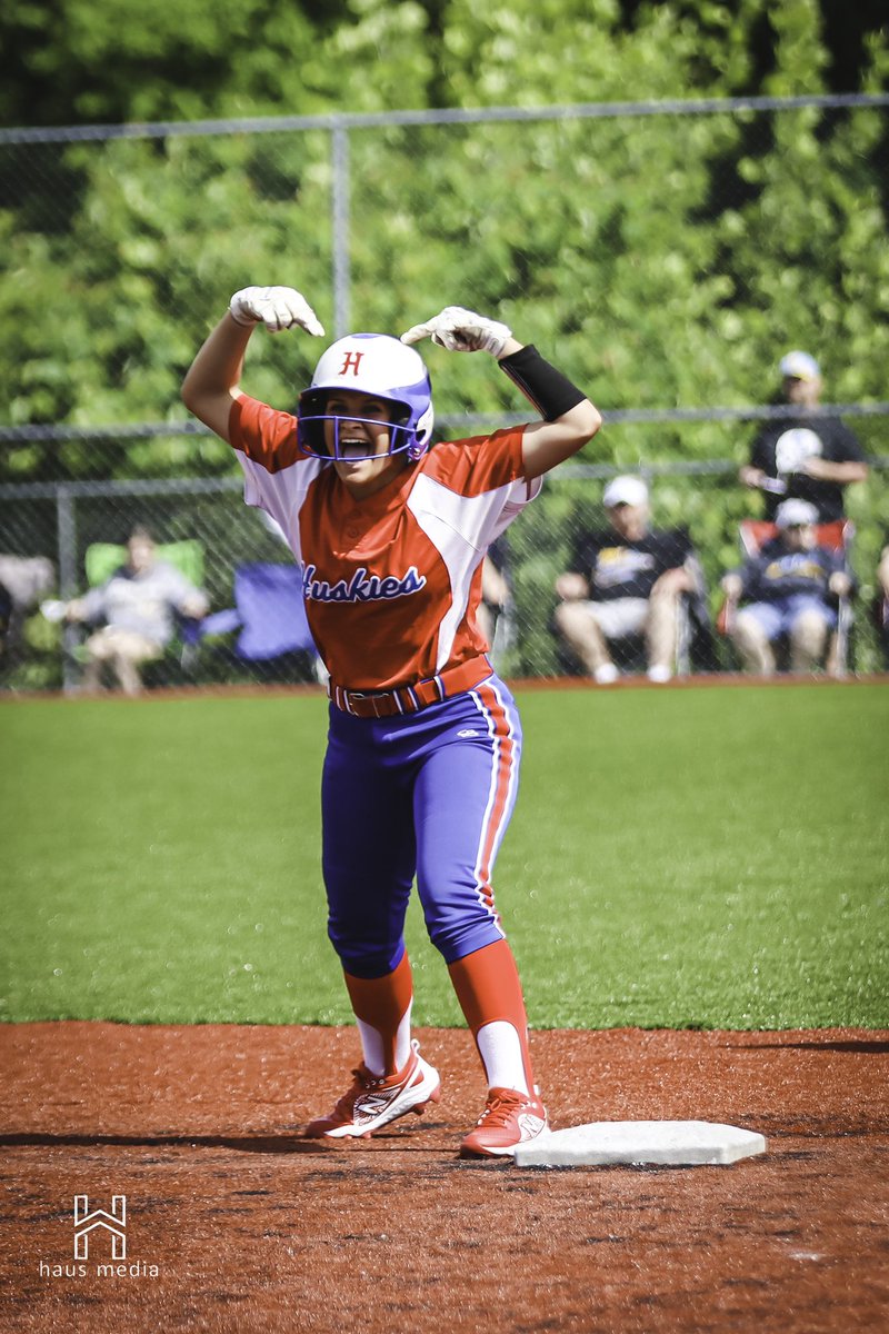 haus_media's tweet photo. @Softball_Hoover #DefendingChamps 

#WVPrepSB 🥎

@wvssac WV State Softball Tournament https://t.co/f5YcbSsaEo