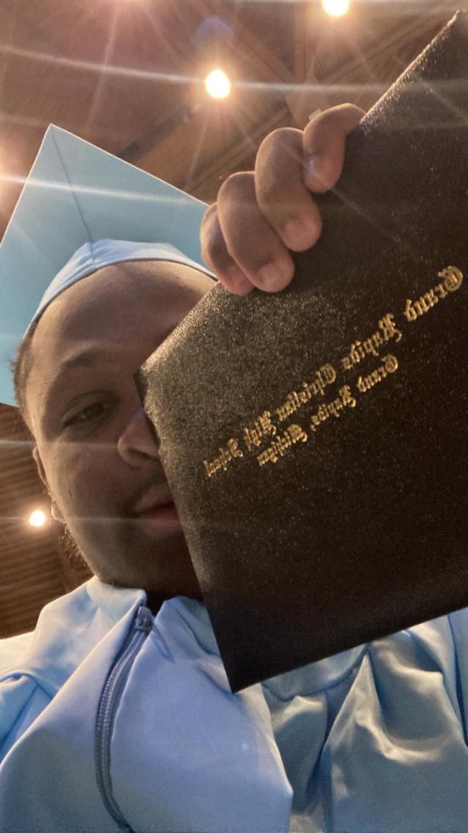 ElliottKanye's tweet photo. They always ask me why i go so hard Whats my motive it’s ma baby girl 💕 baby we did it 💯

#out ‘22 https://t.co/M8eNWaL8jE