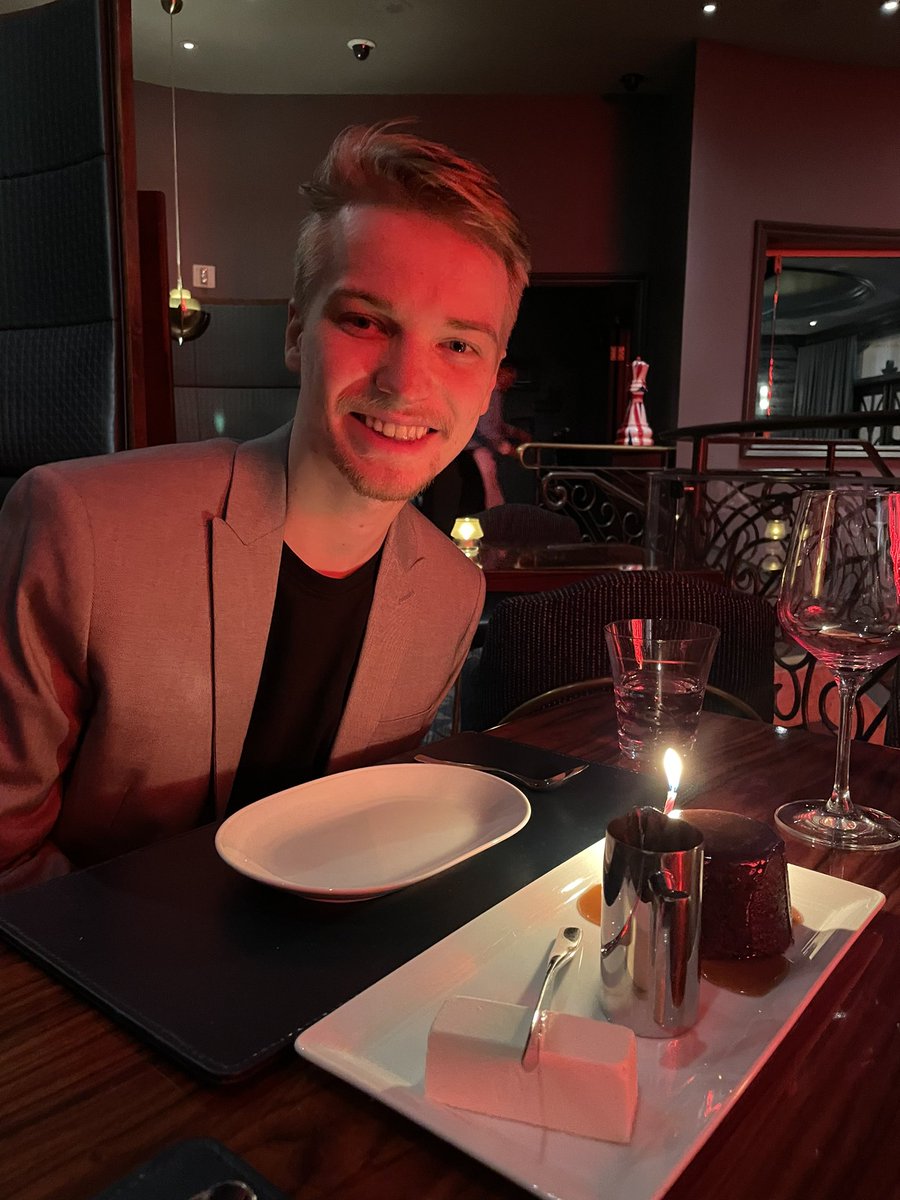 itscaitlindo's tweet photo. love celebrating my favorite person ❤️🥳🕺🎰💵 https://t.co/M1eHlWdosE