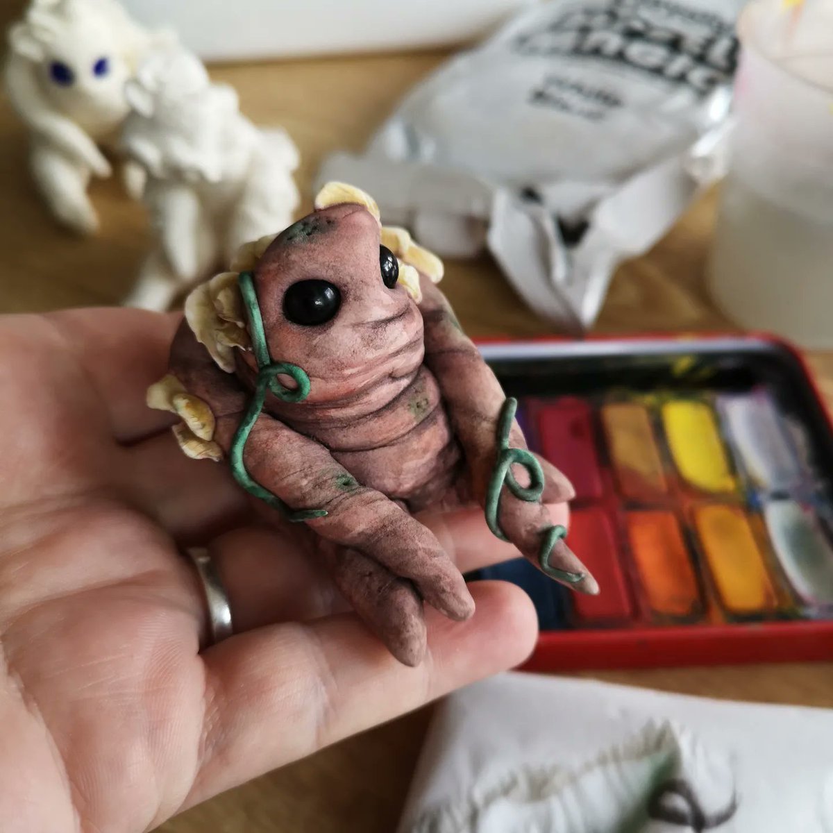 weebird20art's tweet photo. Meet Blueberry and Rootle π₯Ή these little root mushroom dudes formed as my journey into air dry clay sculpting has begun...I think I'm addicted π
#creaturedesign #mushroomcreature #claycreature https://t.co/CWjQ3ugixA