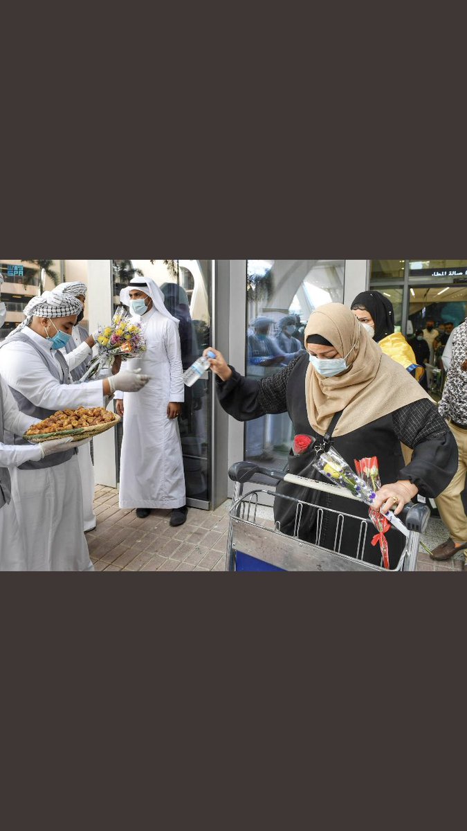 om_ii22's tweet photo. #حقيقة
حقارة وسفالة القائمين على #موسم_جدة 
وصل بهم الحال بربط الزي السعودي الرسمي بصورة القتل والاستبداد 
وجعل منها وجود قرن الشيطان !
وفي المحافل الاخرى جعل لبس الهنود والصبيان قمة في الود والتسامح
لماذ لبس الوطن يُرمز له هكذا 
لماذا احتقار الوطن قيادةً وشعباً ؟
من المسؤول ؟ https://t.co/0MXm5YRzc3