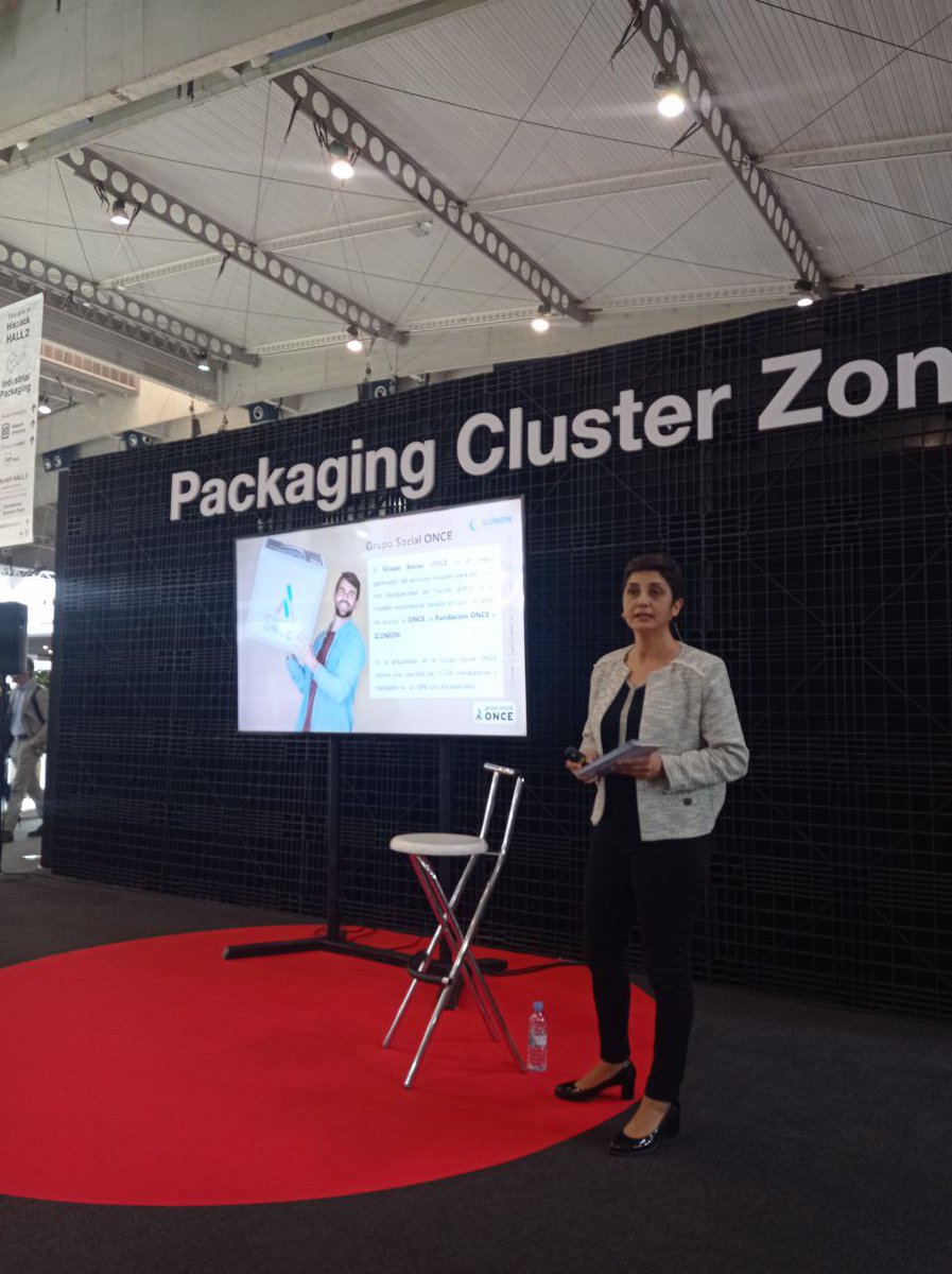 packcluster's tweet photo. Hemos empezado el día con la #Presentacion La diversidad del talento en la empresa y las múltiples capacidades con Lourdes Gamez,responsable del Gestión del talento en @ILUNION 
#PackagingClusterZone @Hispackbcn https://t.co/QvHA1Twdxw