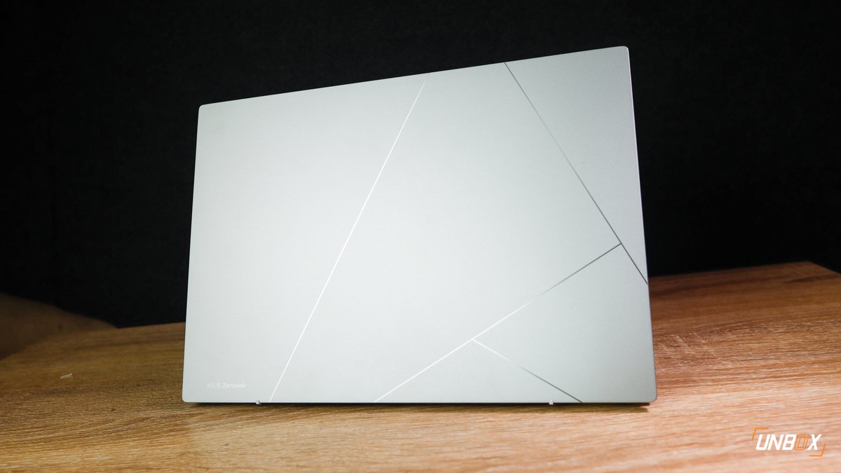 unboxPH's tweet photo. ASUS' new ZenBook 14 has an all-new design language plus a stunning OLED screen. 

https://t.co/KaS4p7ZYe8 https://t.co/6rm39xiIWo