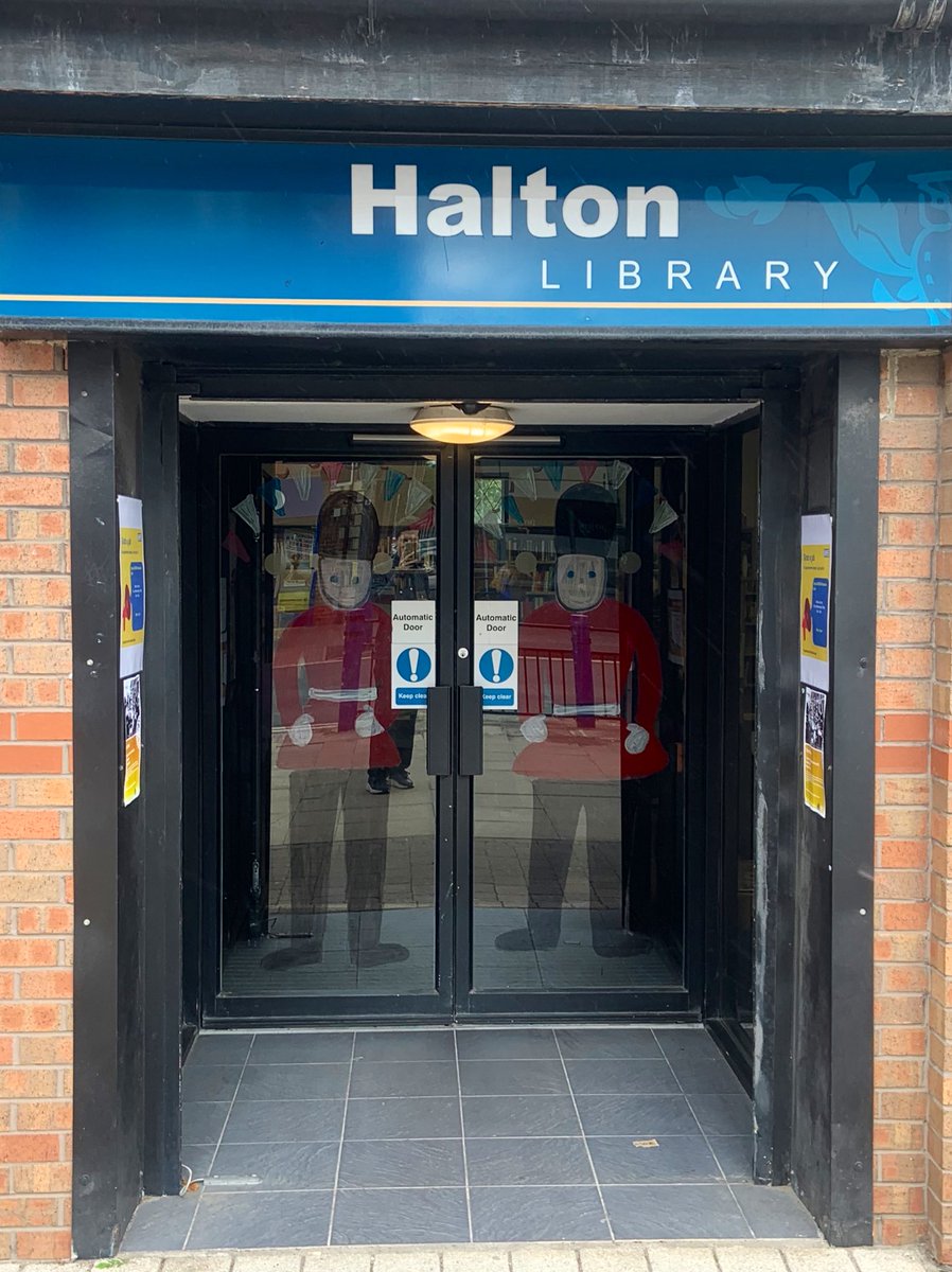 MHarrisonLord's tweet photo. Did a double take walking past and seeing that THE Queens Guards are stood at a local Leeds library in Halton. 

@leedslibraries @LeedsCC_News @LeedsArts @leedscc #PlatinumJubilee #TheQueen #QueensGuards https://t.co/XDDIW2KQol