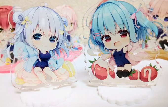 ちっちゃいアクスタ今回は練乳っぽく白い台座にしました🐻‍❄️🍧✨ 