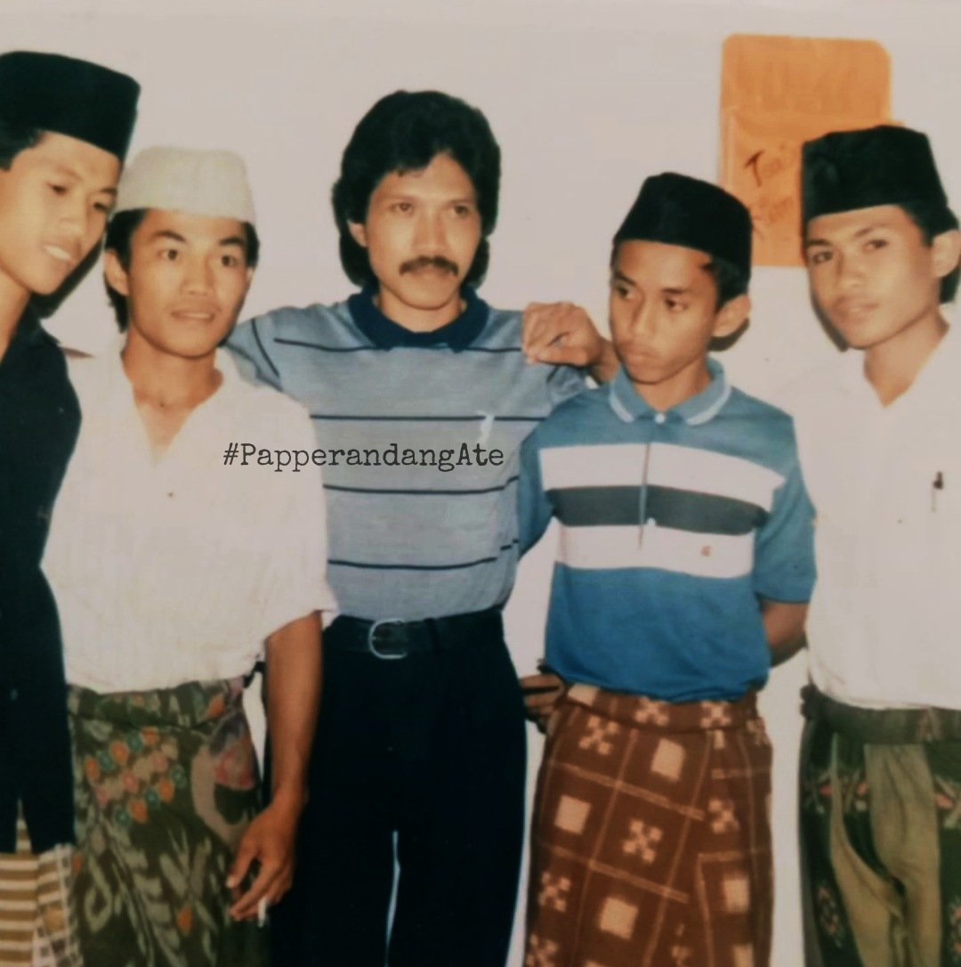papperandangate's tweet photo. 69 Tahun Mbah Nun
Doa dan Cinta Kami untukmu
Terimakasih telah mengajarkan islam yang lentur akan kemajuan dunia, nilai-nilai kasih sayang kepada sesama, membukakan hutan-hutan baru untuk kami jelajahi, memperlihatkan danau biru untuk menimba ilmu dan Ridho Allah.
#69tahunmbahnun https://t.co/olgVwgmGAg