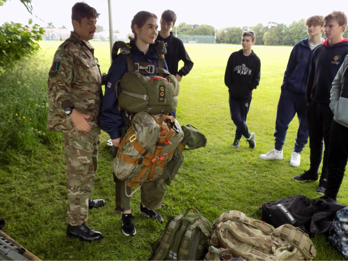 A great afternoon for our students yesterday when <a href="/BritishArmy/">British Army 🇬🇧</a> dropped in to take over lessons!
Enjoyed by all, even though the weather wasn't great.
Thanks to them for a fab afternoon.👏🇬🇧