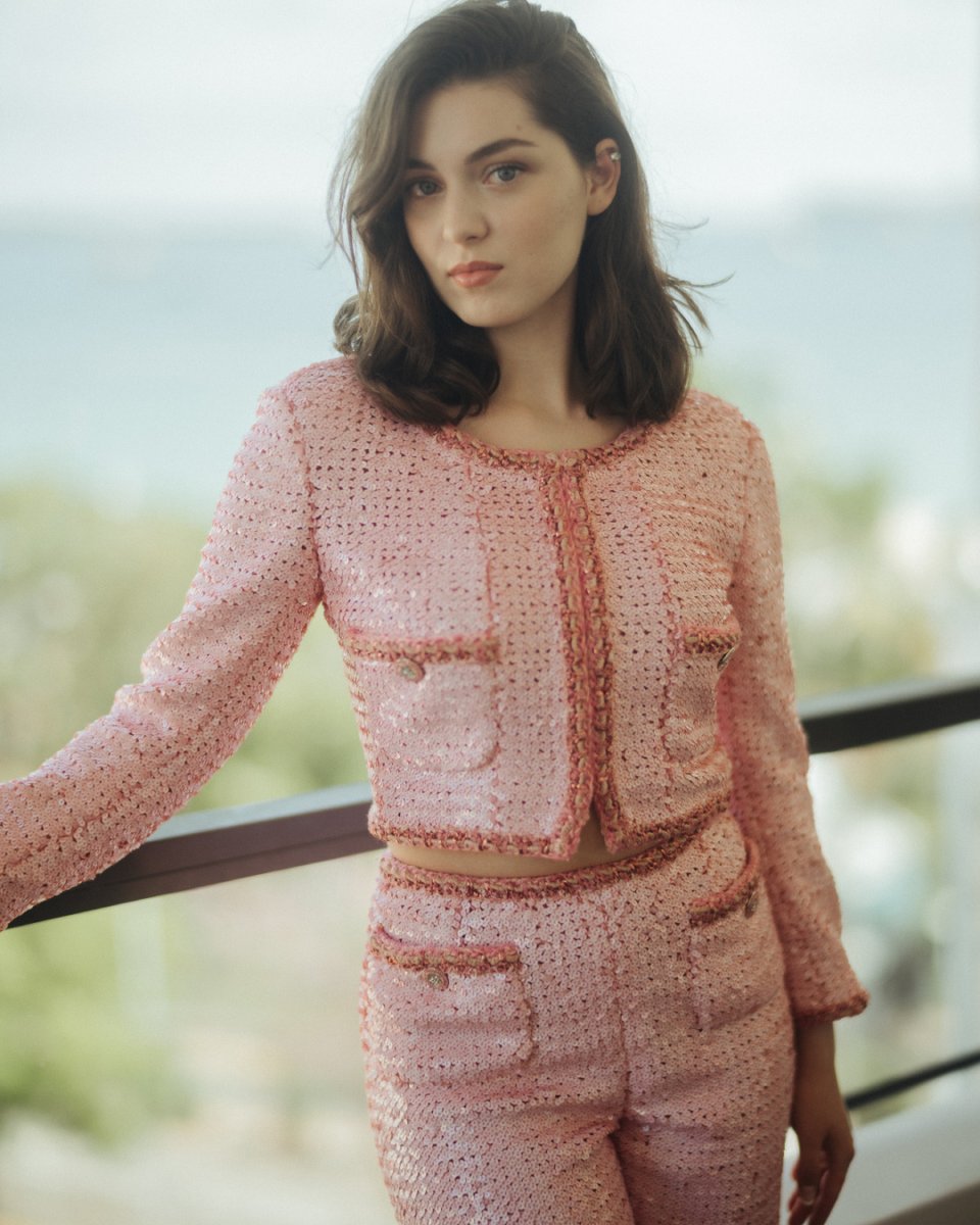 CHANEL's tweet photo. Selected in the Unifrance ‘10 to Watch’ 2022 category highlighting each year ten emerging talents from cinema, actress Anamaria Vartolomei wore a look from the CHANEL Cruise 2022/23 collection on the occasion of the 75th Cannes Film Festival.
#CHANELandCinema #CHANELinCannes https://t.co/FSOQ8yqfZJ