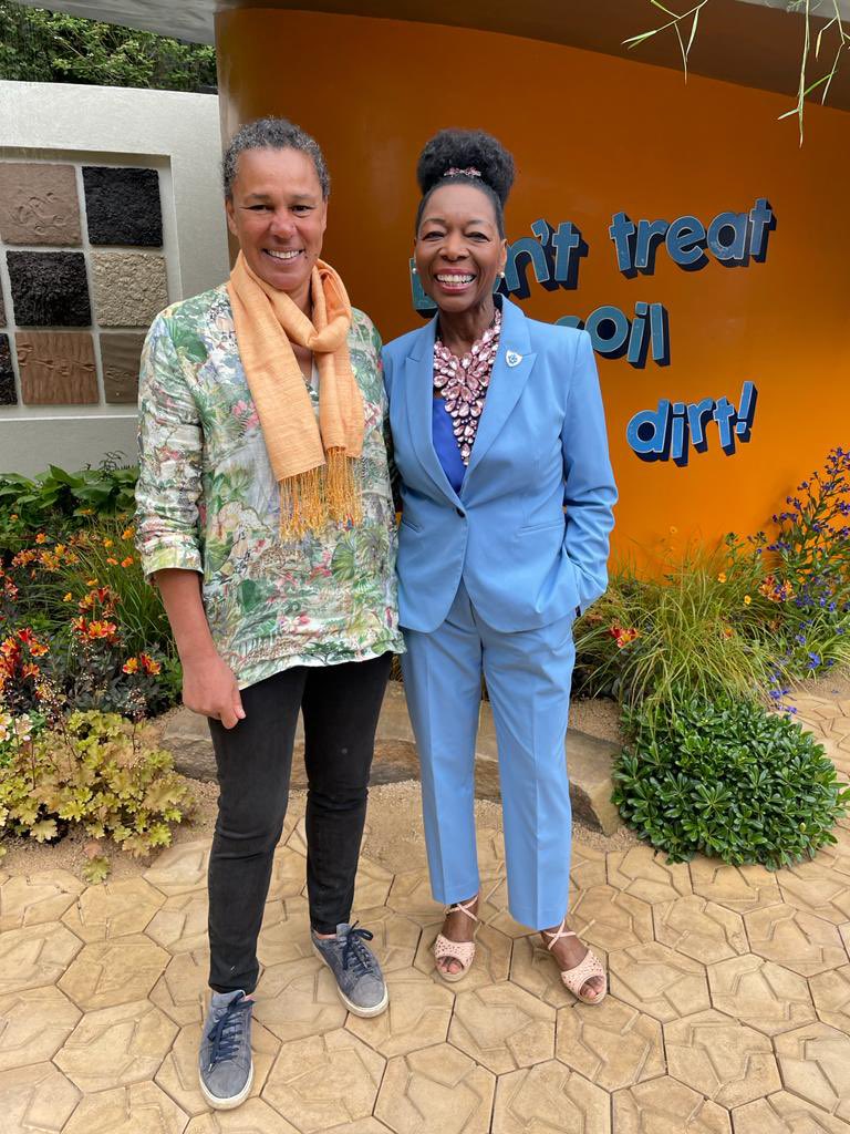 JulietSargeant's tweet photo. It was an honour to welcome @FloellaBenjamin into the #BluePeter garden #ChelseaFlowerShow. Thank you Floella for your kind words, it was so wonderful to meet you! #inspiration @The_RHS @Poppy_Talent @ProjGivingBack https://t.co/ViZ17jwwA2
