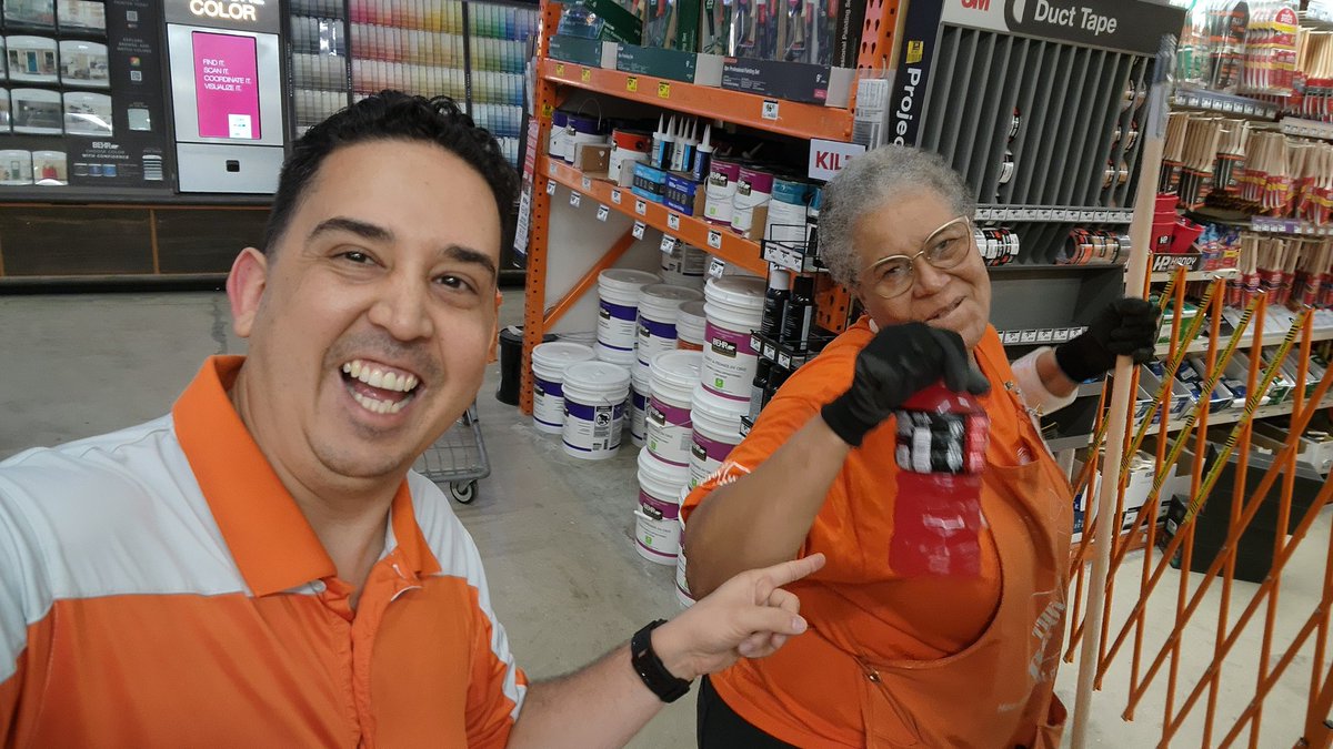 Alex Rodríguez (@acollazoups) on Twitter photo Is South Florida and is very hot 🔥🔥🔥. Giving some drinks to the 0218 freight team. To finish the night strong and deliver a Grand opening ready store. Great job everyone.
<a href="/anandsingh1210/">Anand Singh</a> <a href="/JeanSyl02707774/">Jean Sylvain</a> <a href="/Ernesto68455727/">SEGUNDO</a> Is South Florida and is very hot 🔥🔥🔥. Giving some drinks to the 0218 freight team. To finish the night strong and deliver a Grand opening ready store. Great job everyone.
<a href="/anandsingh1210/">Anand Singh</a> <a href="/JeanSyl02707774/">Jean Sylvain</a> <a href="/Ernesto68455727/">SEGUNDO</a>