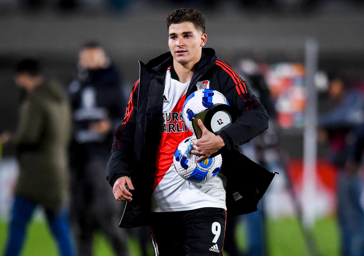 LiveScore tweet media