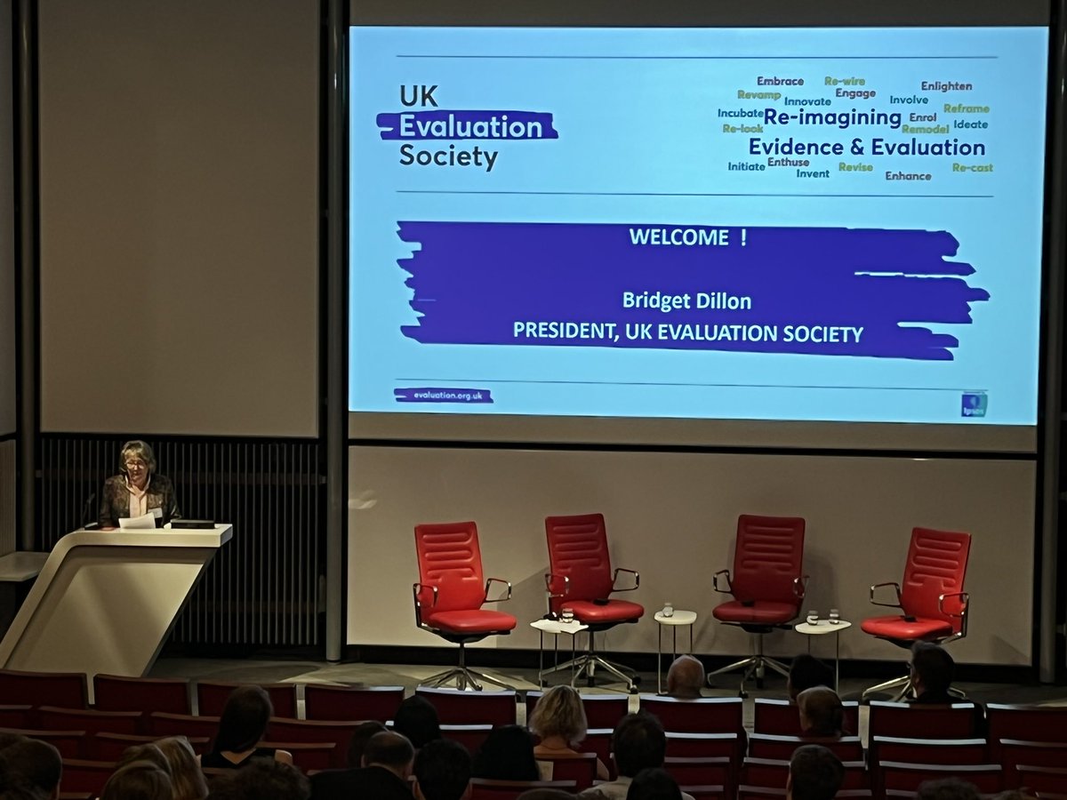 And it begins…great opening speech from the @UKevaluation President, Bridget Dillon #ukesconf22 #evaluation @IpsosUK #EvalTwitter