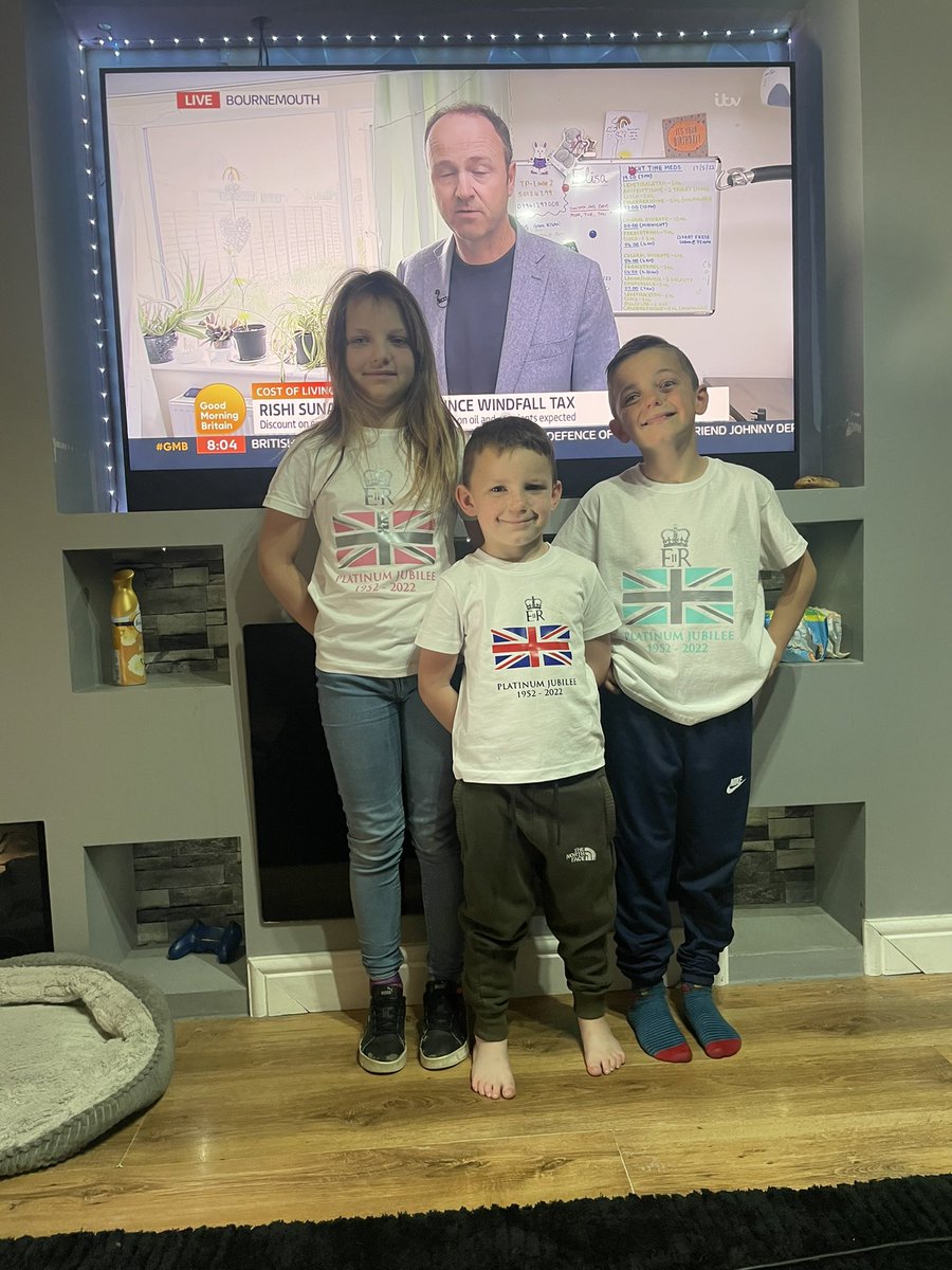 Keeley_cherry's tweet photo. Ready for queen jubilee ♥️💙 @QueenboroughSN https://t.co/rS2z4ek8ga