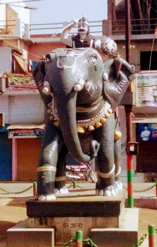 बड़े लड़ाईया महोबा वाले, जिन से हार गई  तलवार !!
      वीरता और शौर्यता के पर्याय वीर भूमि महोबा की धरती पर जन्में महान योद्धा वीर 'आल्हा ' की जयंती के अवसर पर शत् शत् नमन एवं शौर्यपूर्ण श्रद्धांजलि!!!!