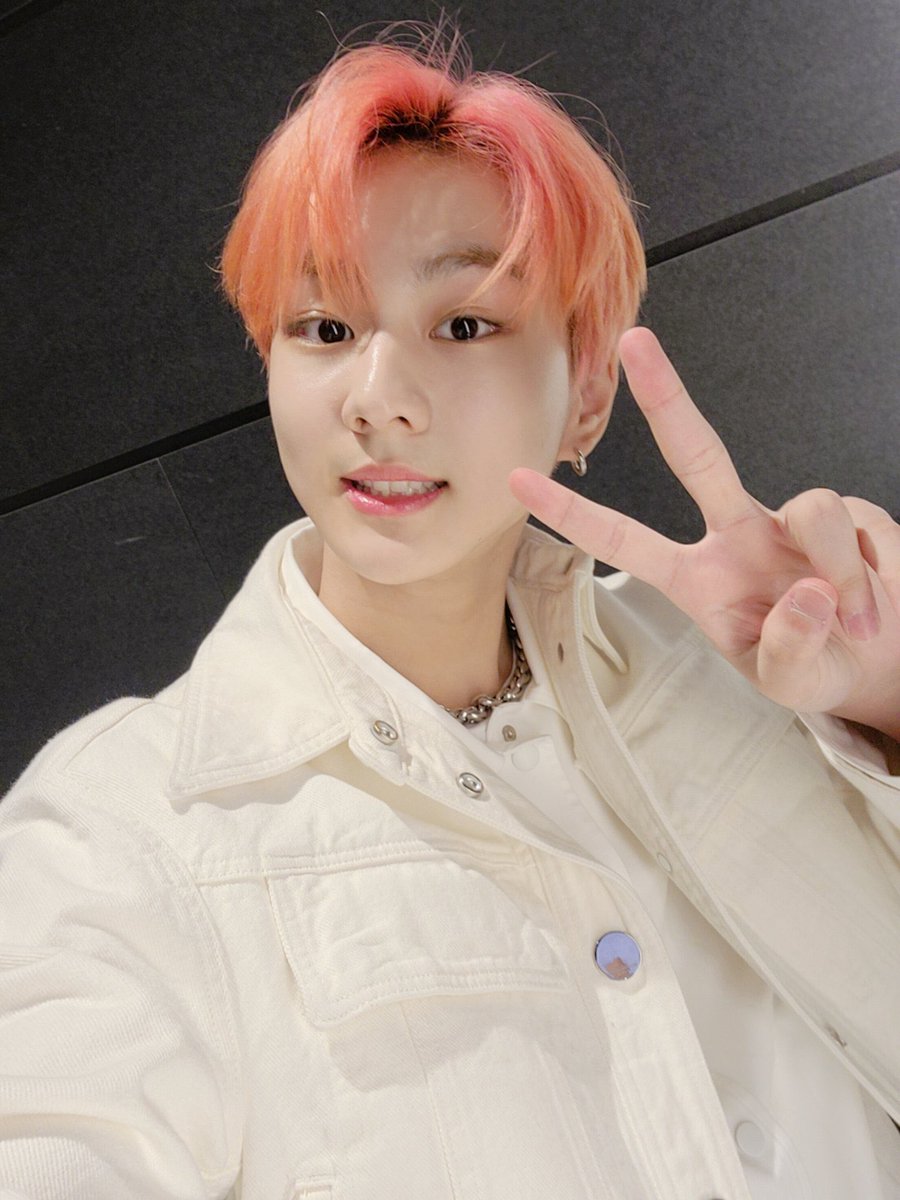 เบบี๋เซลฟี่มาบอกเค้าว่าตั้งใจเรียนอยู่ 🥹✌🏻✌🏻