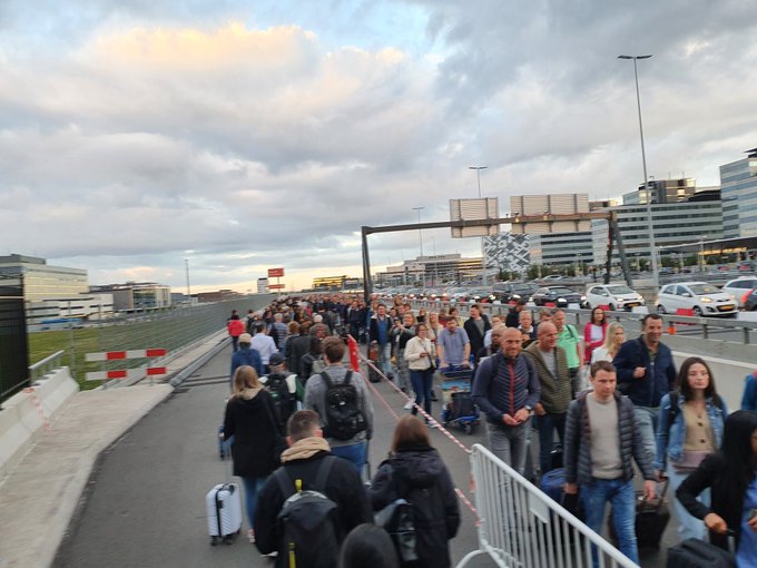 How I avoided 6-hour lines at Amsterdam's Schiphol Airport - and you can - The Points Guy