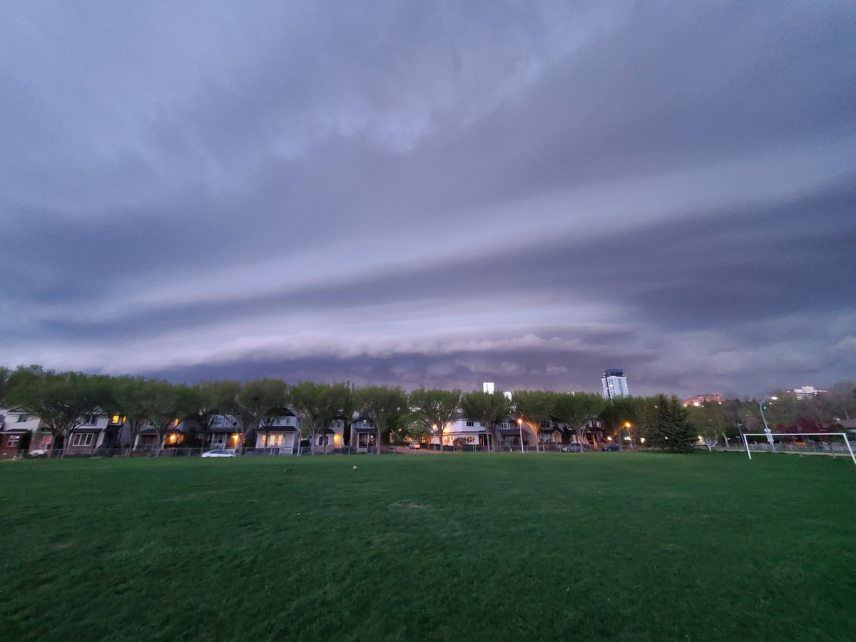 bartoncblair's tweet photo. @joshclassenCTV 
Very photogenic storm. 9:40 in Riverdale https://t.co/PxPisbeUS5
