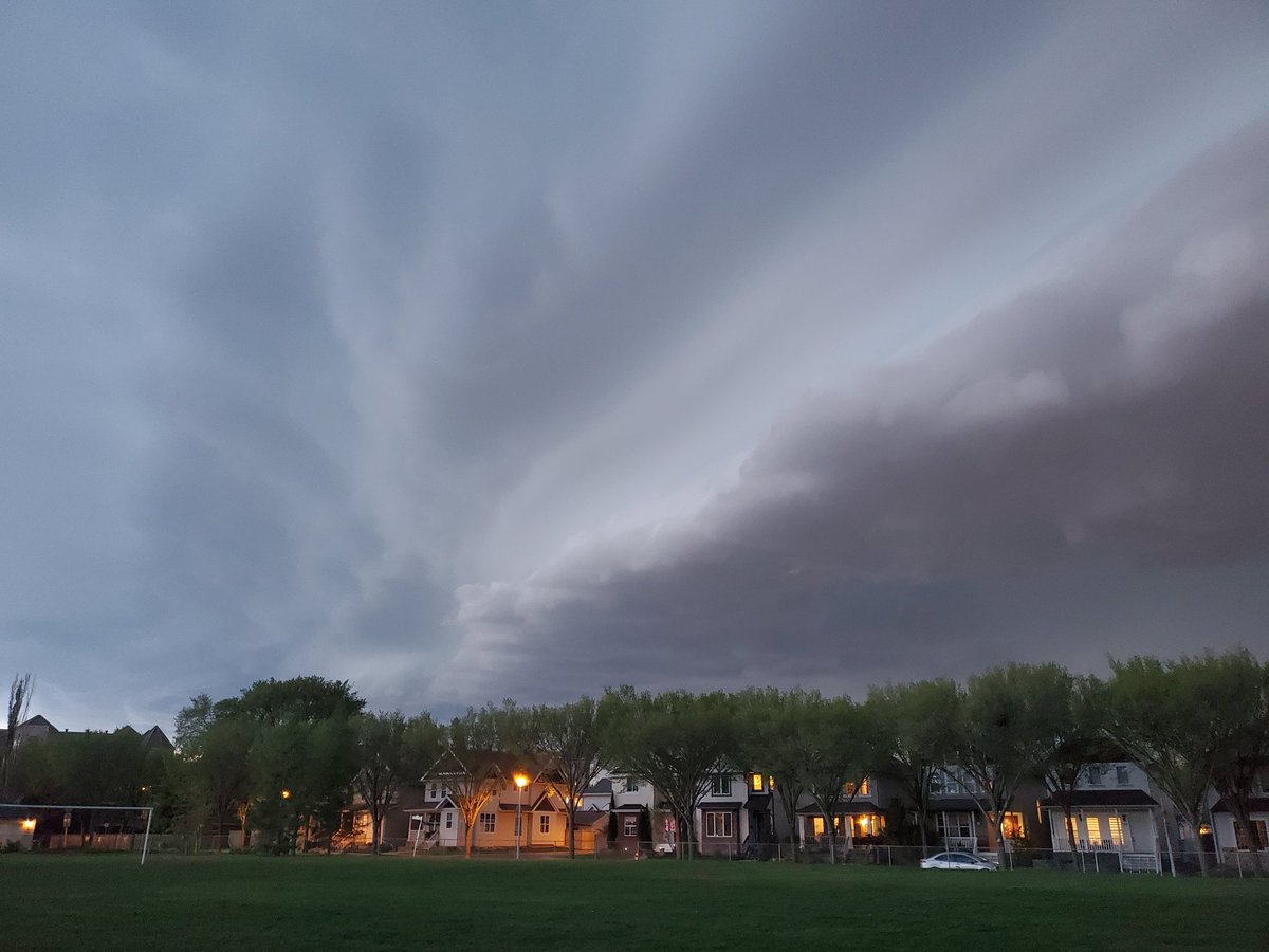 bartoncblair's tweet photo. @joshclassenCTV 
Very photogenic storm. 9:40 in Riverdale https://t.co/PxPisbeUS5
