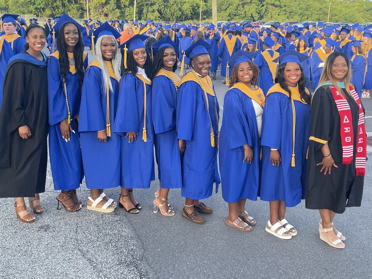 Congratulations to our Class of 2022!!
We love you and will miss each of you! We wish you the best in your future endeavors! 
#ladypiratesforlife💙💛🏀🏴‍☠️⚓️😘
<a href="/JaleereNixon/">Jaleere Nixon🐐💕</a> <a href="/EgyptJohnson7/">Egypt Johnson</a> <a href="/ihoopkardii/">kardi🧛🏽</a> <a href="/tonid42/">Toni Dudley</a> <a href="/serenityydayy/">renn</a> <a href="/trinity_cone/">Trinity🤎</a> @stara_jones