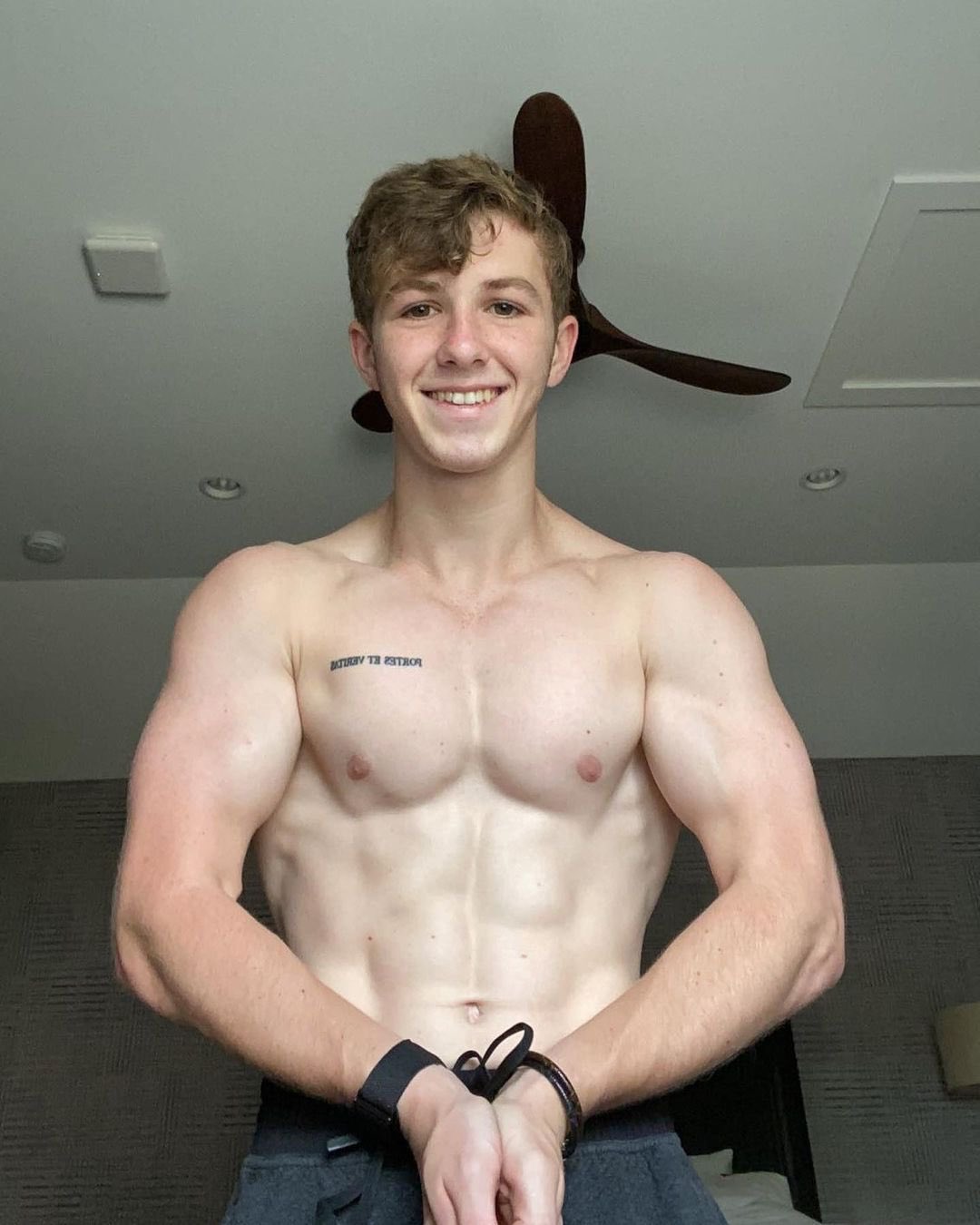 Celebrity Men & onlyfans guys 💯 🇦🇺 on X: ethan wacker is so hot man 🔥  t.coJS2zEuFzFJ  X