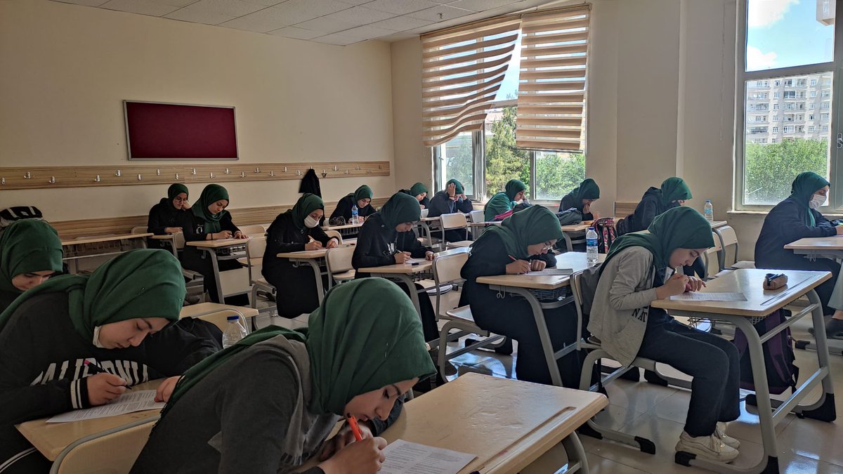 Cumadan Cumaya Meal Okuma etkinliğimiz kapsamında okulumuzda okul çapında 2.Kur değerlendirme sınavı yapıldı. <a href="/tcmeb/">Millî Eğitim Bakanlığı</a> <a href="/yilmaznazif/">Nazif Yılmaz</a> <a href="/meb_dinogretimi/">MEB Din Öğretimi Genel Müdürlüğü</a> <a href="/mehmetnezirg/">mehmet nezir gül</a> <a href="/dbakirvalilik/">T.C. Diyarbakır Valiliği</a> <a href="/aliihsansu_/">Ali İhsan Su</a> <a href="/Diyarbakirmem/">Diyarbakır İl Millî Eğitim Müdürlüğü</a> <a href="/Murat4Kucukali/">Murat Küçükali</a> <a href="/BaglarMEM21/">Bağlar İlçe Milli Eğitim Müdürlüğü</a> <a href="/Mehmet_Bulut21/">Mehmet BULUT</a>