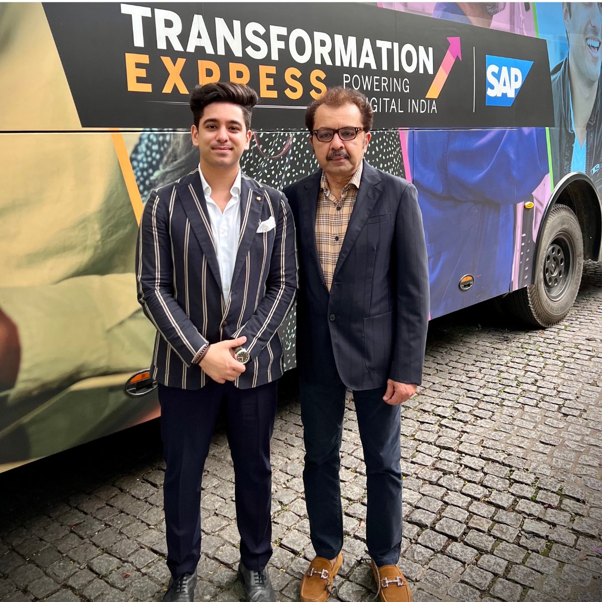 AzaanFeroz's tweet photo. #TransformationExpress by @SAPIndia has to be the most immersive B2B experience I’ve seen 🚌 

It hade me realize just how massive an opportunity Indian #CreatorEconomy startups have if they leverage #SaaS tools to build tighter knit communities. https://t.co/fmnq7W3FKp