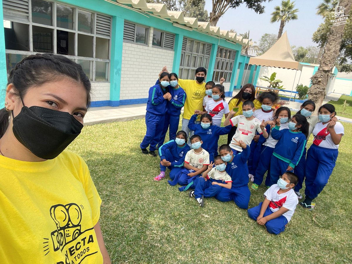 cine_proyecta's tweet photo. #ProfesProyecta | ¡Trabajemos juntos por un futuro mejor! 🤲
Al costado de un niño, niña y adolescente hay un voluntari@ Proyecta haciendo patria con su vocación. 
#VoluntariosProyecta https://t.co/gtffDQ56b0