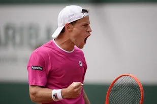 DerechayReves's tweet photo. Roland Garros 🇫🇷- Repaso R2

¡Enorme remontada del Peque!

Diego Schwartzman 🇦🇷 caía por 2-6 y 6-7(3) ante Jaume Munar 🇪🇸, pero logró luchar y remontar y ganar los otros tres por 6-2 para avanzar de ronda.

🔜Grigor Dimitrov 🇧🇬, su rival en R3 https://t.co/YMMPlcp0fF