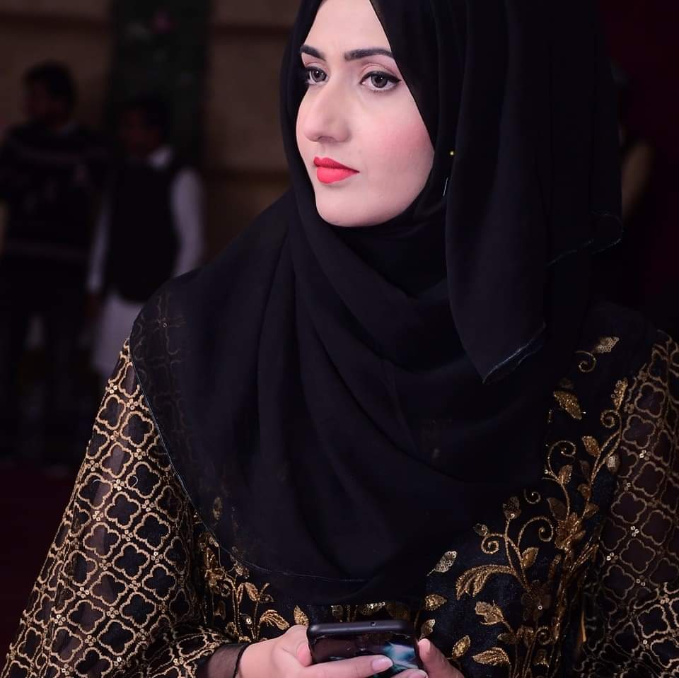 IfraRamay's tweet photo. "ایک چہرے سے اُترتی ہیں نقابیں کِتنی
لوگ کتنے ہمیں ایک شخص میں مل جاتے ہیں"
#NewProfilePic https://t.co/5AaVKqOFh1