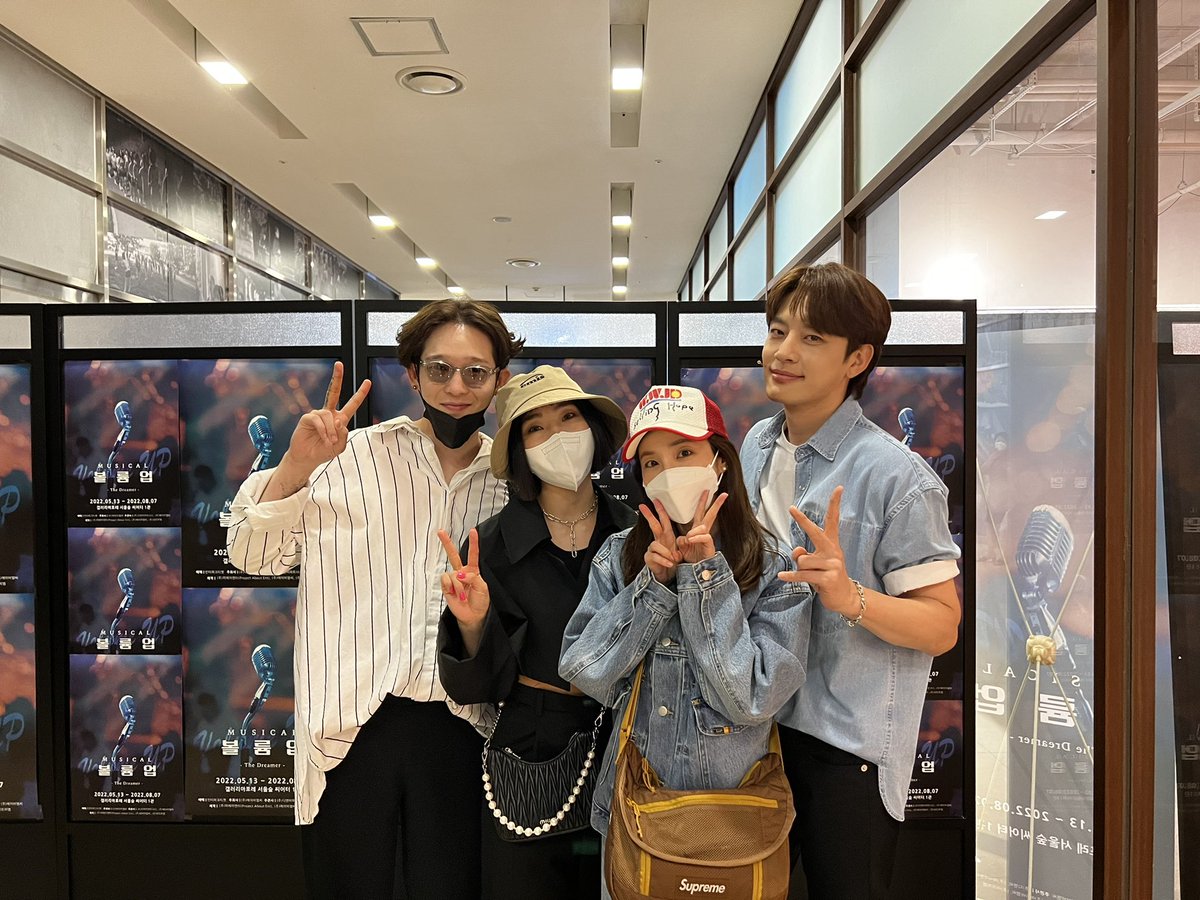 hwanaejimaa's tweet photo. DARA with Taehyun, Minzy and Seven! OMG 😍 https://t.co/mZJHWu8xO6