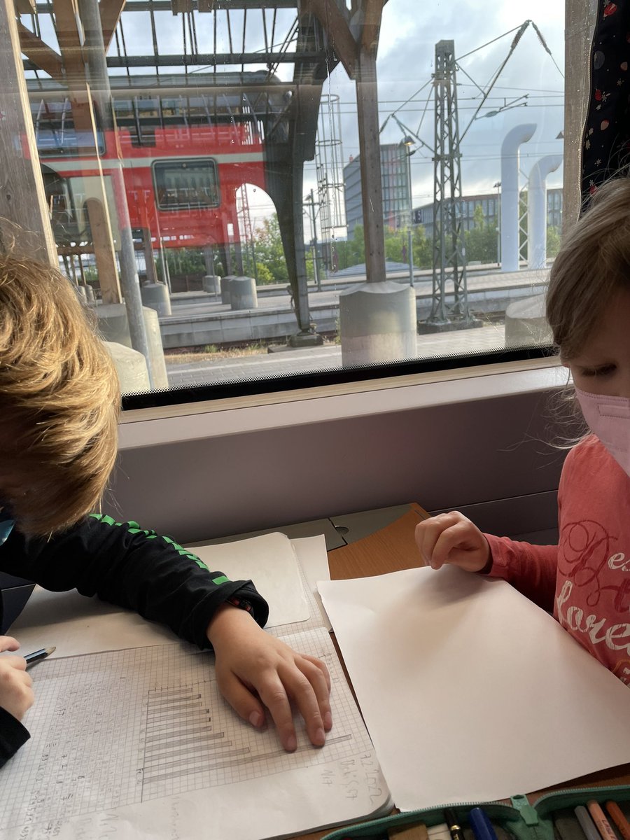 Bitte liebe #db schenke uns eine gute Anreise nach Berlin und gute Heimkehr am So zurück. Schließlich hängt meine Urlaubsentspannung davon ab 😅