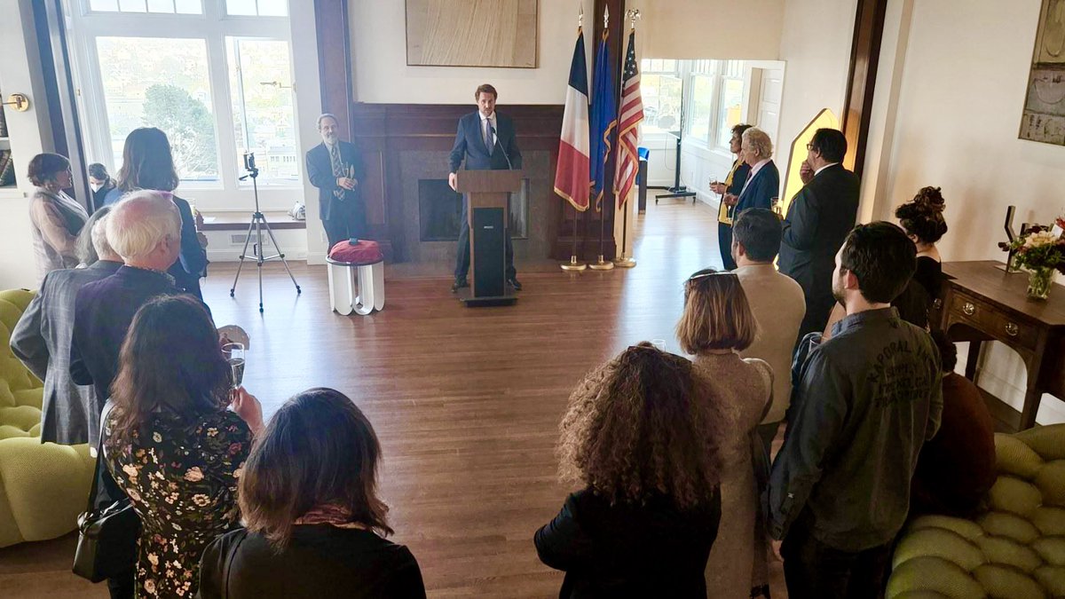 Frederic_Jung's tweet photo. 🎖Congratulations to professor Larry Hyman from @UCBerkeley who was awarded the rank of Chevalier in the 'Ordre des Palmes académiques' as a recognition for his contribution to strengthening research cooperation between France and the US as Director of the @UCBerkeleyFBF👏 
🇫🇷🇺🇸 https://t.co/zBN7LLJGKO