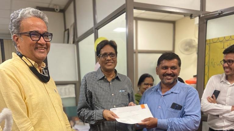 EcartesTech's tweet photo. Glimpse of Award Ceremony Function at our Office.

#awardceremony #ecartes #India #IoT #RFID https://t.co/WWYtbve1oY