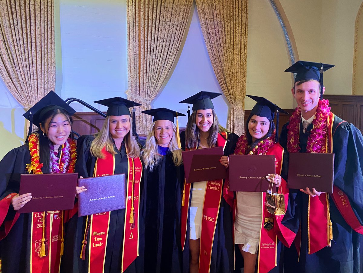 Congratulations to our Ray United camp alum and interns for their #graduation from <a href="/USC/">USC</a>!🥳🎓 And #congratulations to our co-founder Dr. Heather Wipfli for her recent promotion to Director of Undergraduate Programs. Wishing our graduates all the best! #classof2022 #wearerayunited