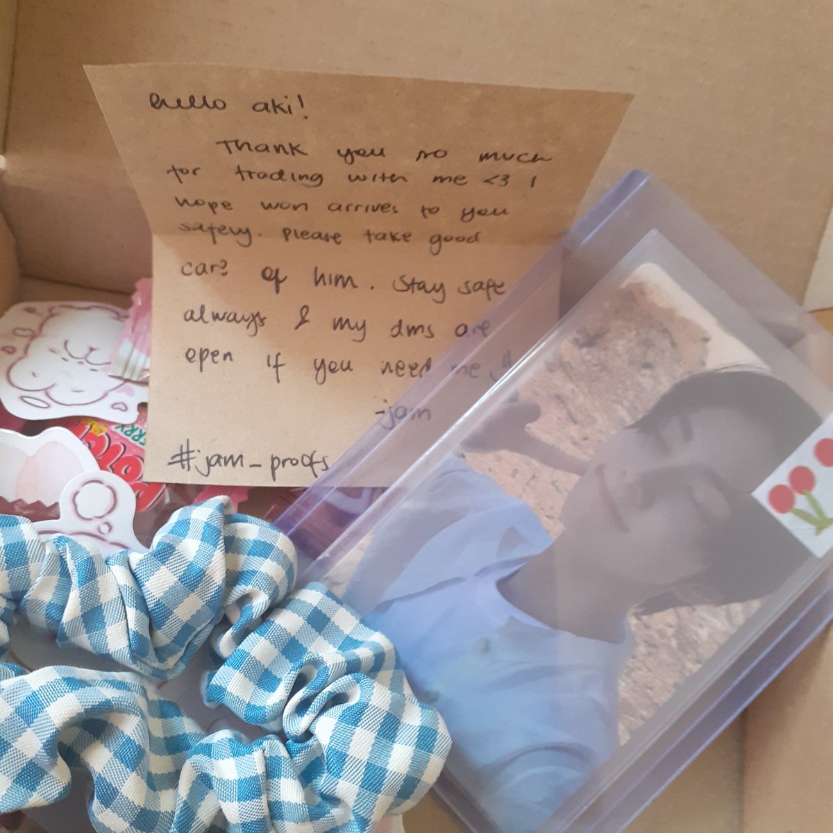 lvediary_'s tweet photo. hii ate @0215haul :)
jungwon came home na ! thank you so much for trading with me :( also thank u for the a lot of freebies , i hope sunghoonie arrives to you safely. TAKE CARE ALWAYS ATE ♡
#jam_proofs https://t.co/VyhYZ3XoVe