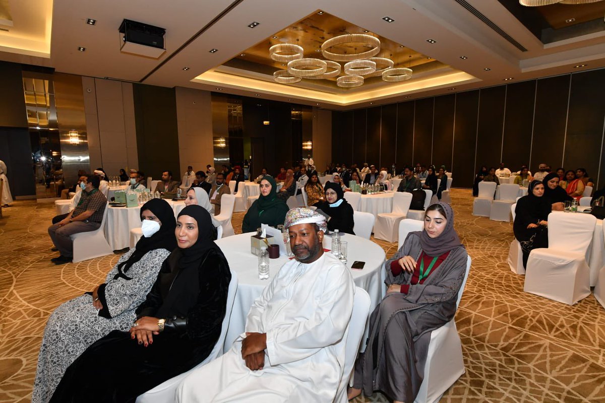 #يحدث_الآن بدء أعمال الندوة السادسة عشرة حول أسس الممارسة الصيدلانية الجيدة بفندق جراند ملينيوم بمشاركة قرابة 250 صيدلاني ومساعد صيدلي من مختلف المؤسسات الصيدلانية الخاصة بالسلطنة.